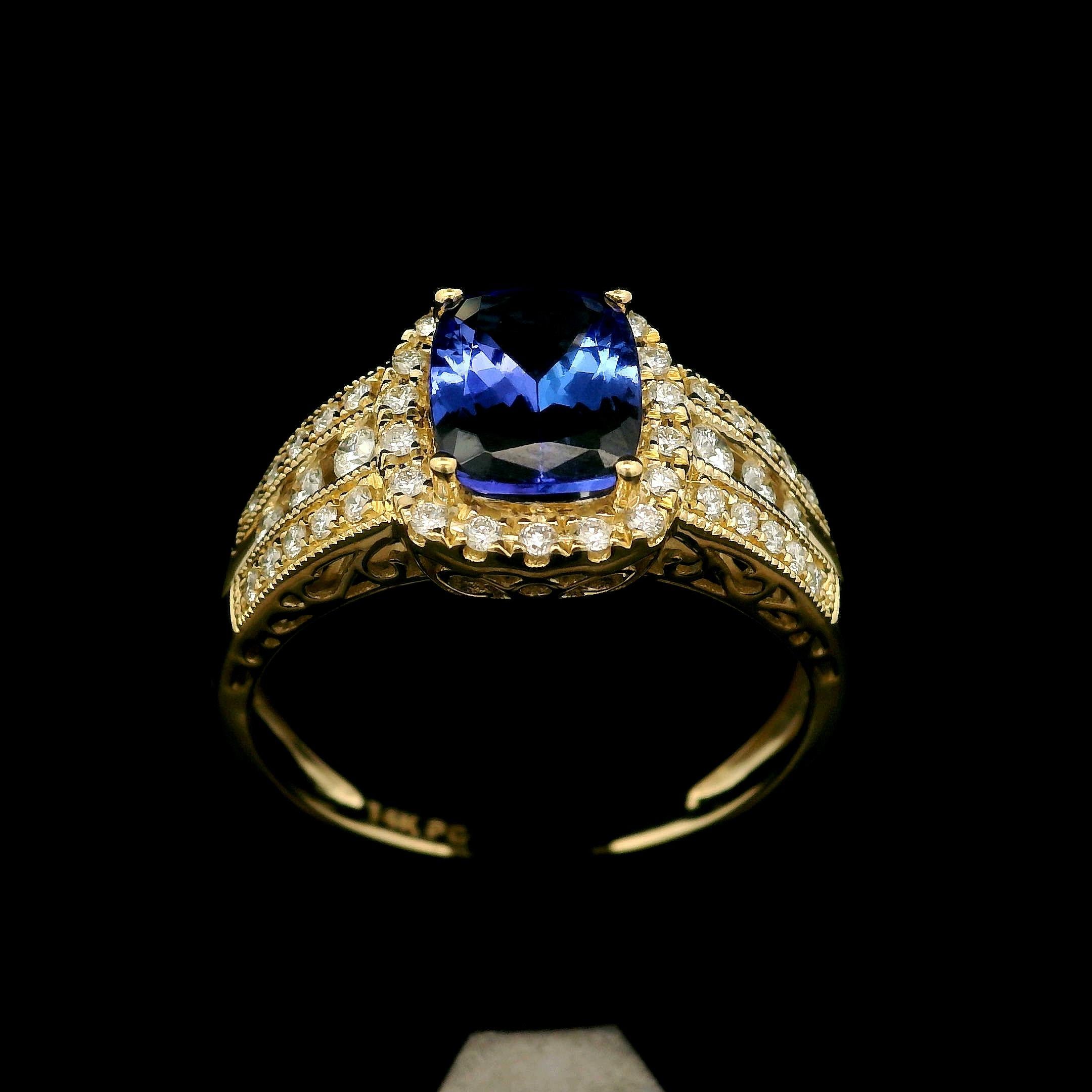 Bague cocktail solitaire de 2,27 ctw en or jaune 14 carats avec tanzanite coussin et diamants en vente 12