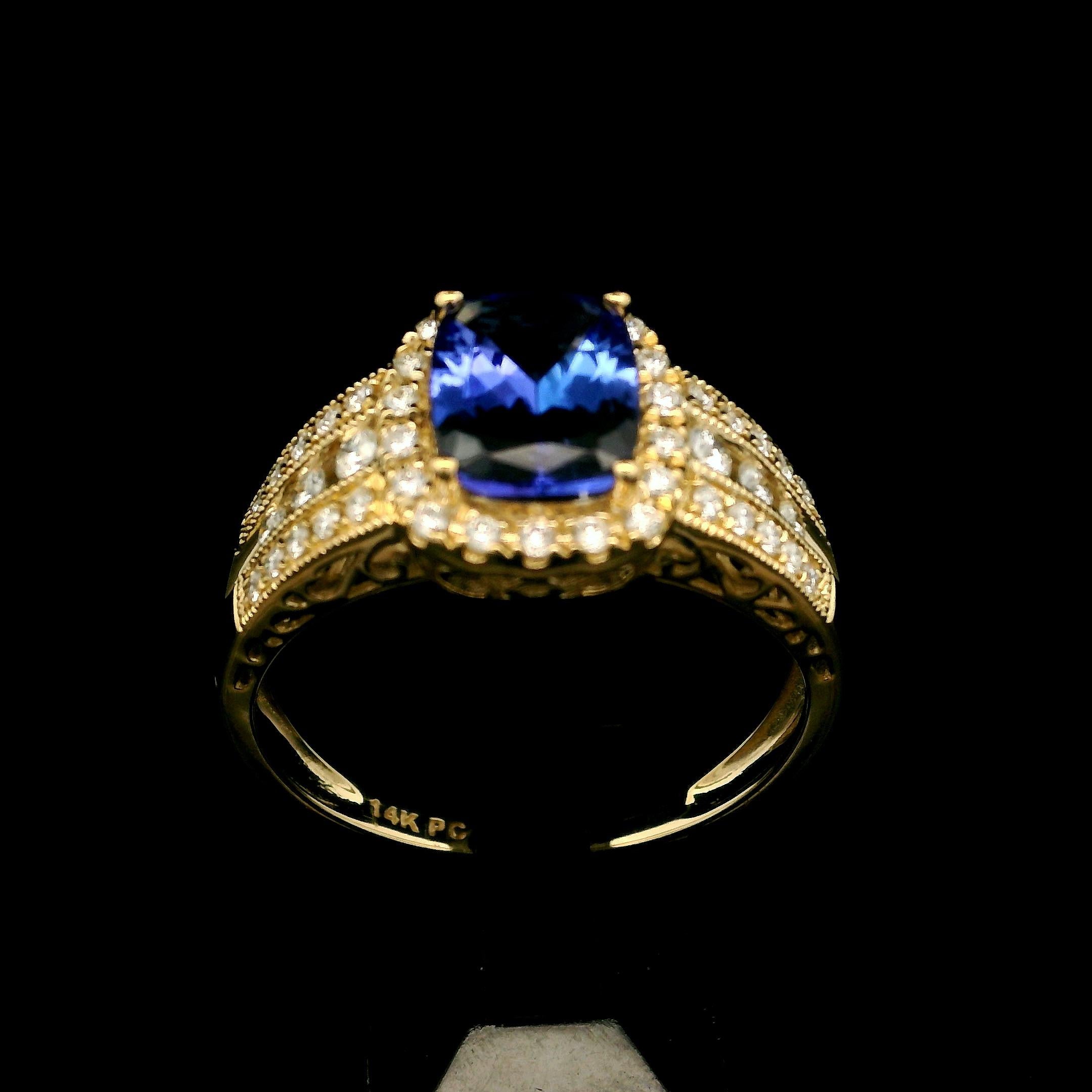 Bague cocktail solitaire de 2,27 ctw en or jaune 14 carats avec tanzanite coussin et diamants en vente 13