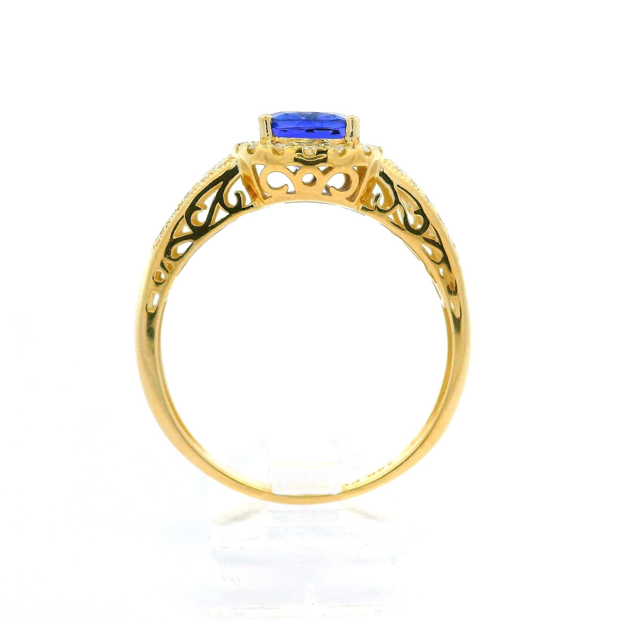Bague cocktail solitaire de 2,27 ctw en or jaune 14 carats avec tanzanite coussin et diamants Neuf - En vente à Montclair, NJ
