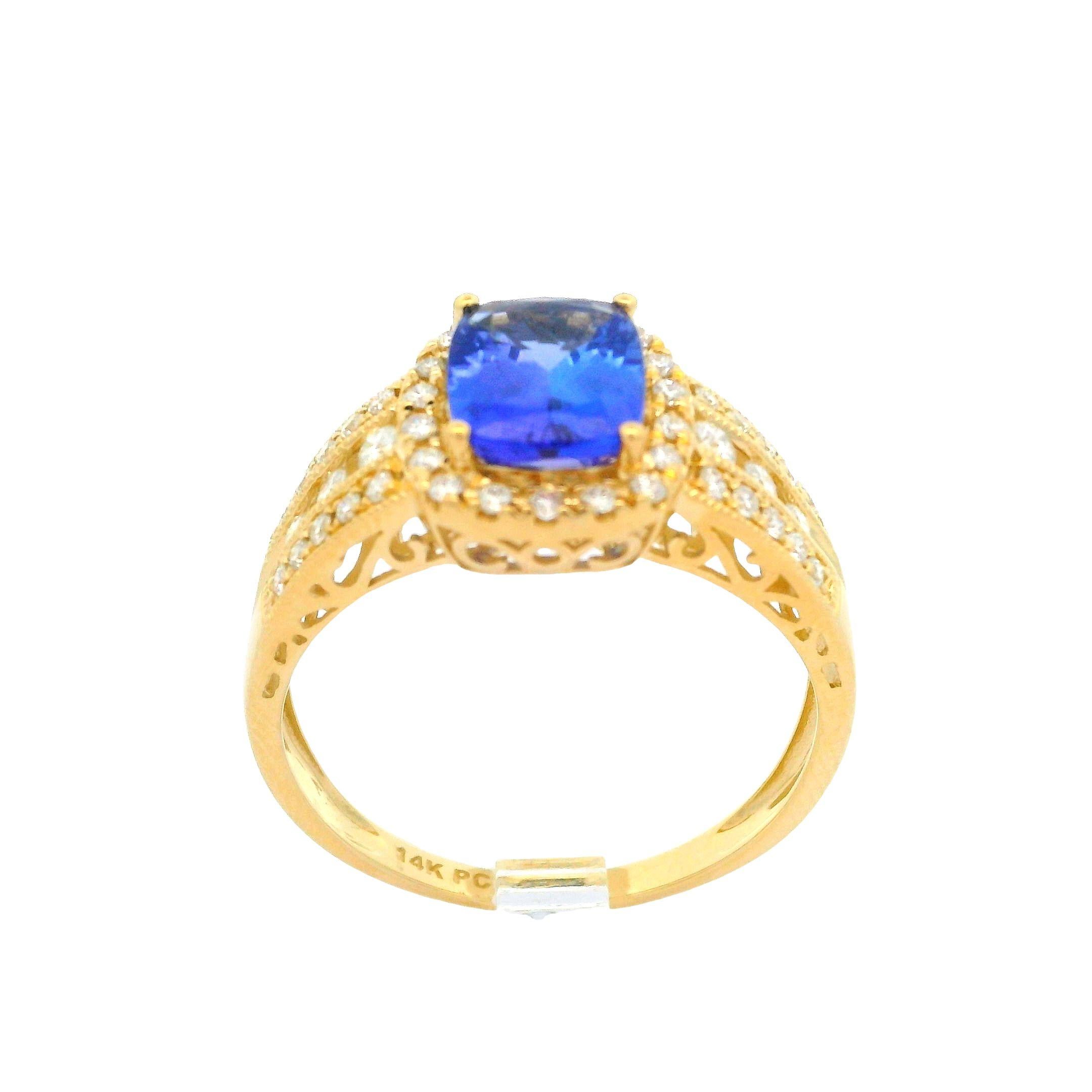 Bague cocktail solitaire de 2,27 ctw en or jaune 14 carats avec tanzanite coussin et diamants en vente 1