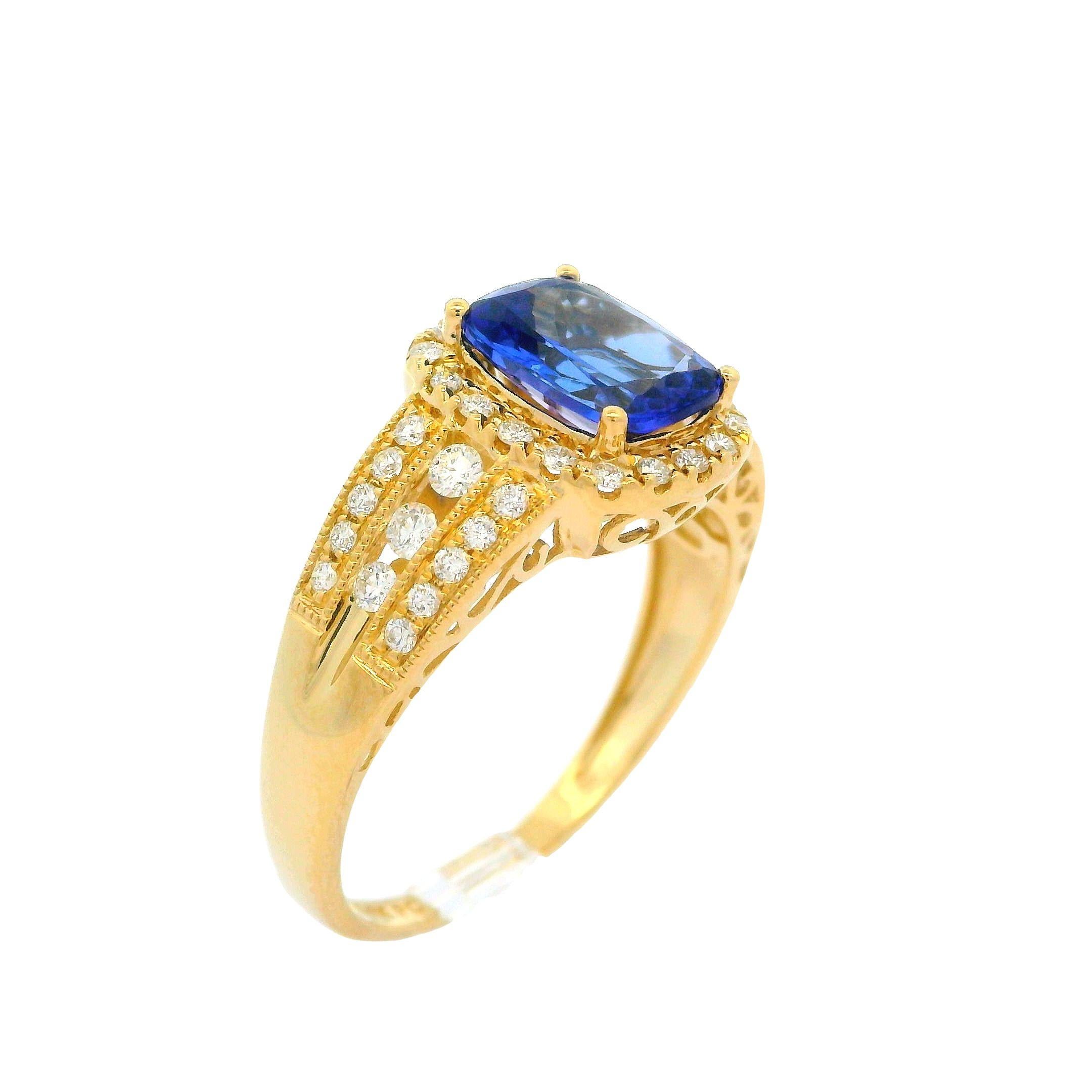 Bague cocktail solitaire de 2,27 ctw en or jaune 14 carats avec tanzanite coussin et diamants en vente 2