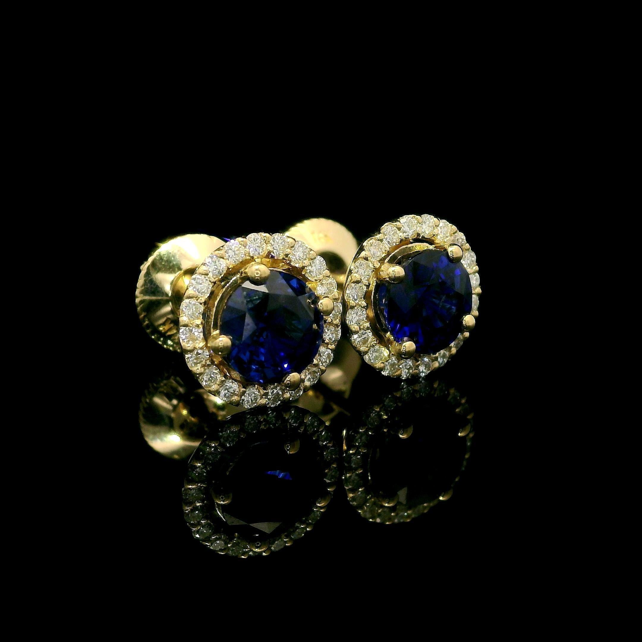 --Pierre(s) :...
(2) Saphirs naturels authentiques - taille ronde et brillante - sertis - très fins - riche couleur bleue - 2.18ctw (exact) 
(40) Diamants naturels authentiques - taille ronde brillante - sertis - couleur G/H - pureté VS1/VS2 - 0,33