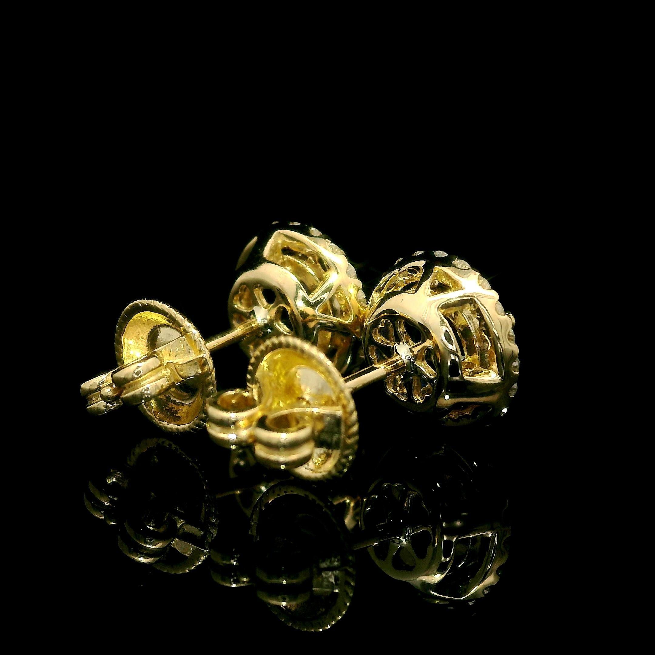 Clous d'oreilles en or jaune 14 carats avec saphirs 2,51 carats et diamants halo en vente 1
