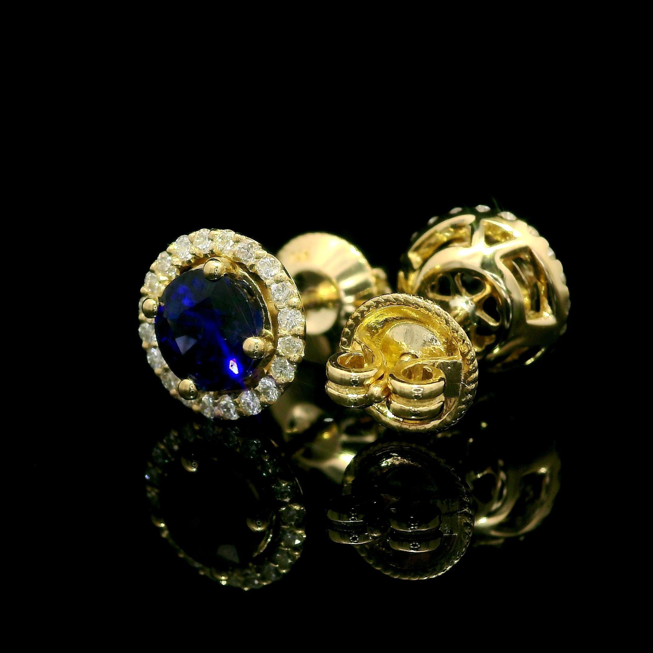 Clous d'oreilles en or jaune 14 carats avec saphirs 2,51 carats et diamants halo en vente 3