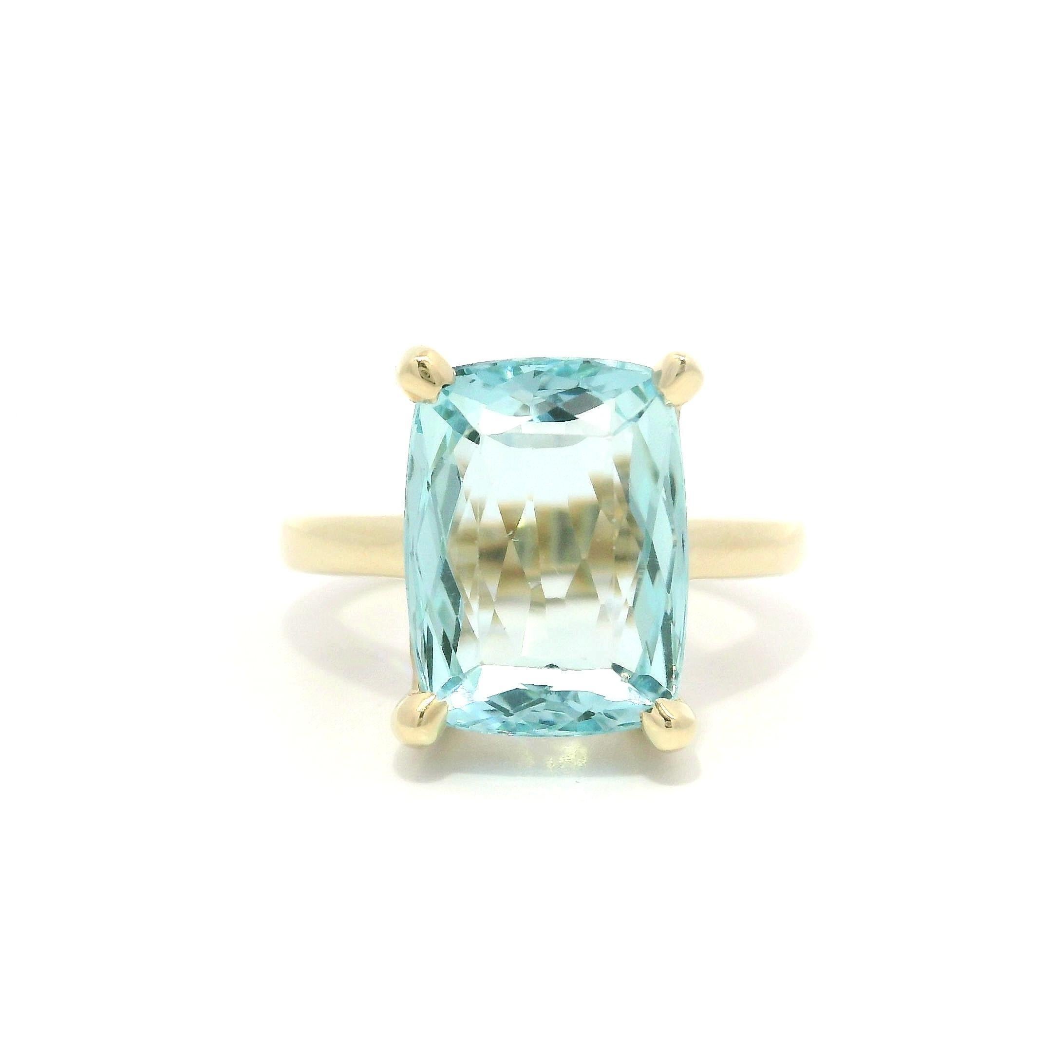 Bague solitaire en or jaune 14 carats avec aigue-marine bleue coussin de 6,12 carats en vente 6