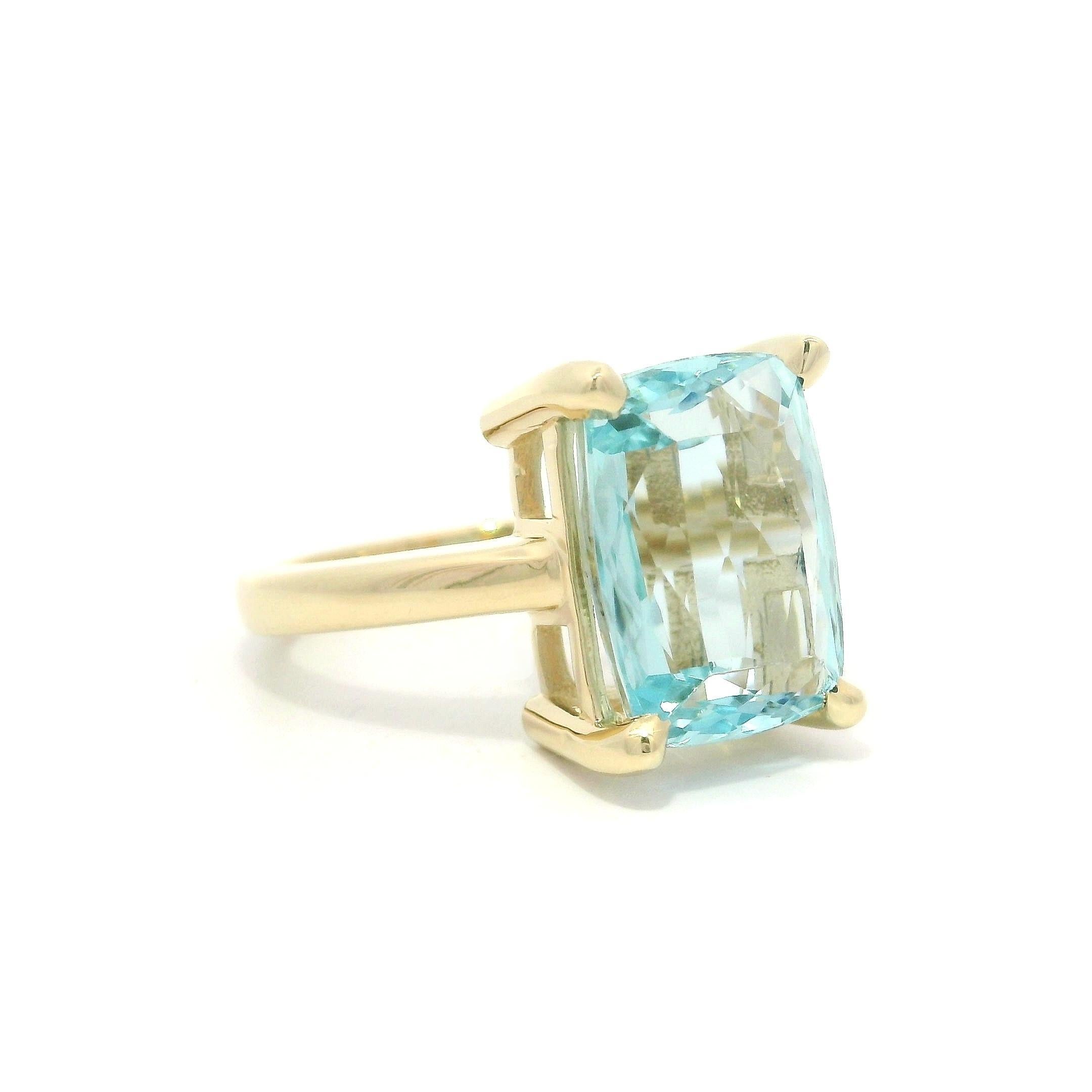Bague solitaire en or jaune 14 carats avec aigue-marine bleue coussin de 6,12 carats en vente 7