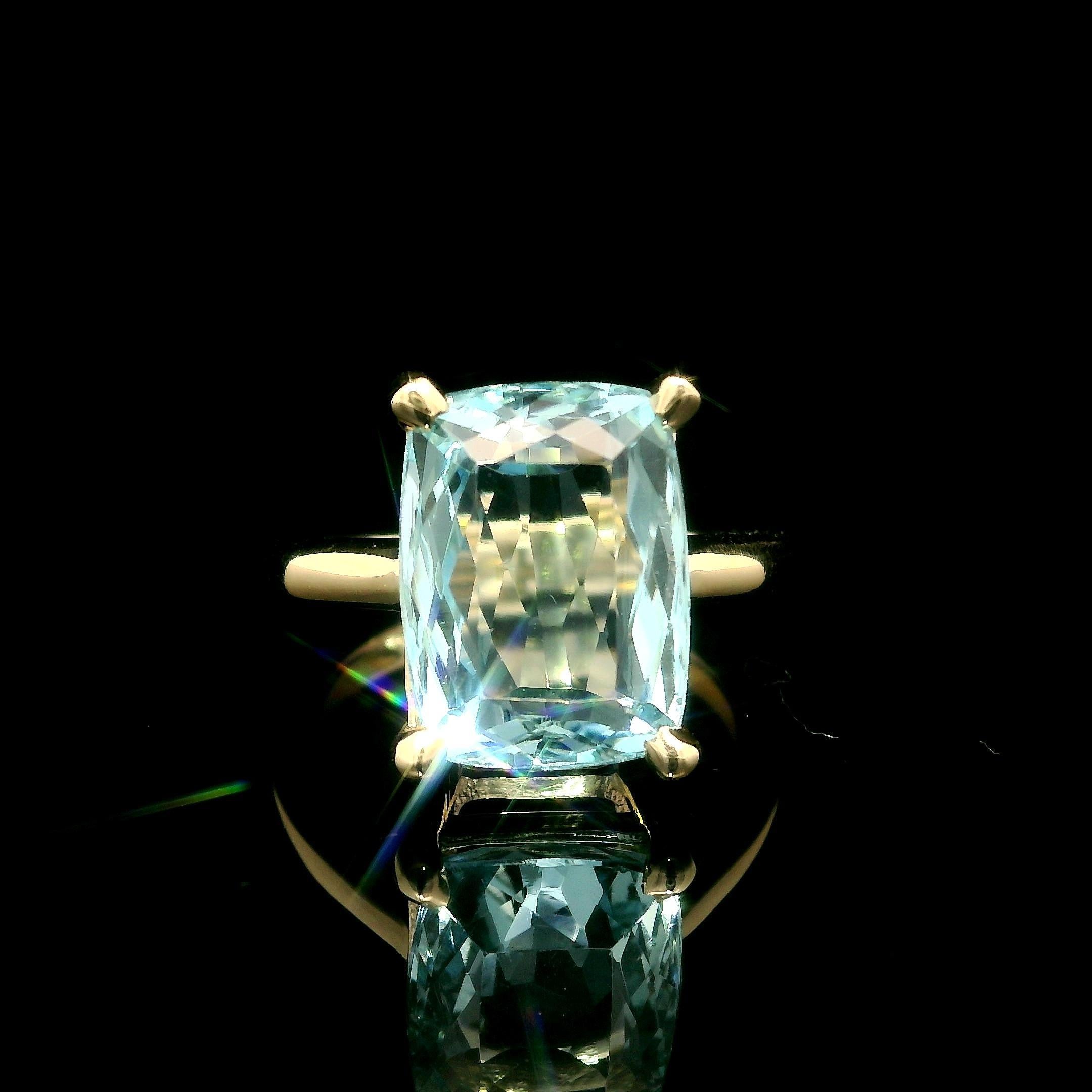 Bague solitaire en or jaune 14 carats avec aigue-marine bleue coussin de 6,12 carats en vente 8