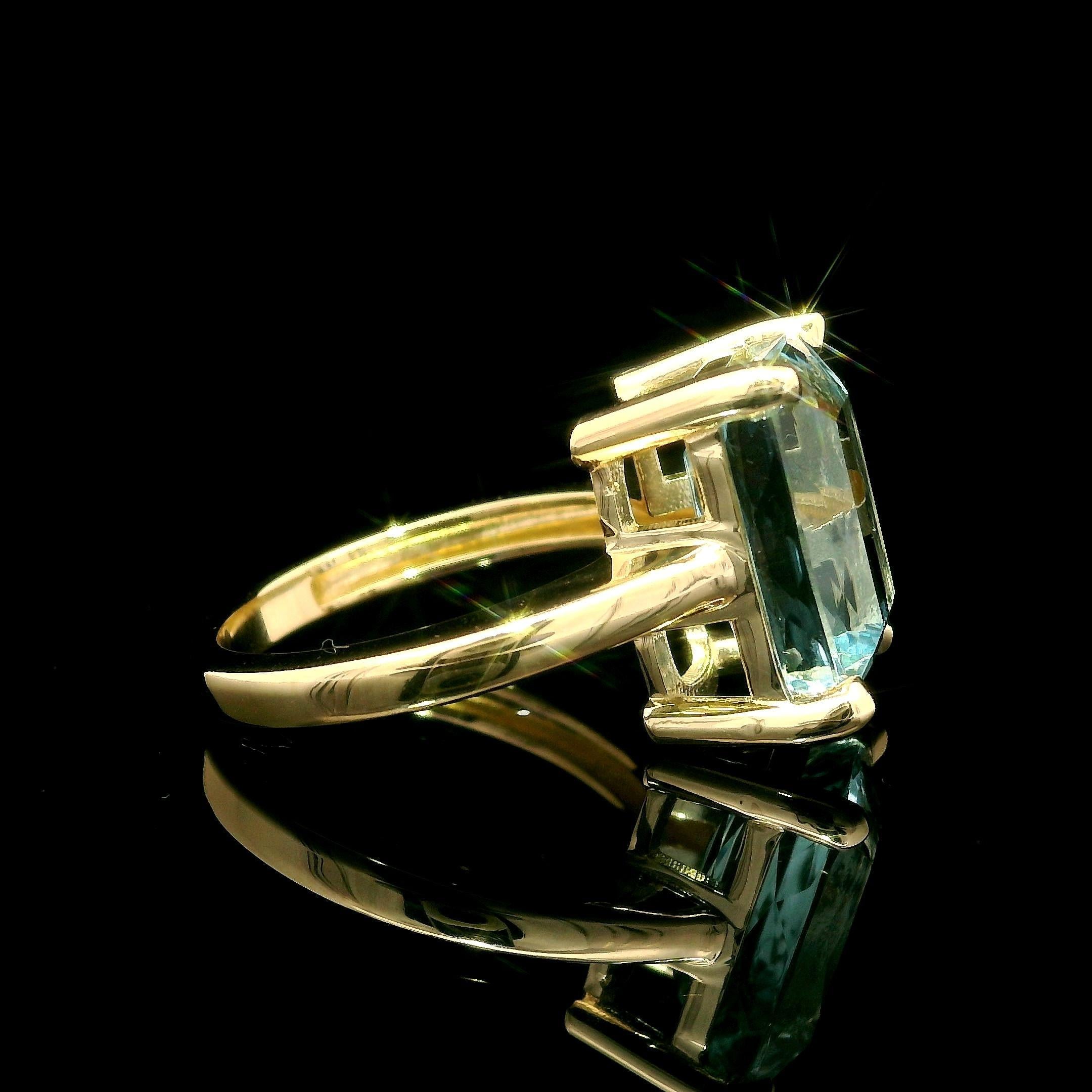 Bague solitaire en or jaune 14 carats avec aigue-marine bleue coussin de 6,12 carats Neuf - En vente à Montclair, NJ