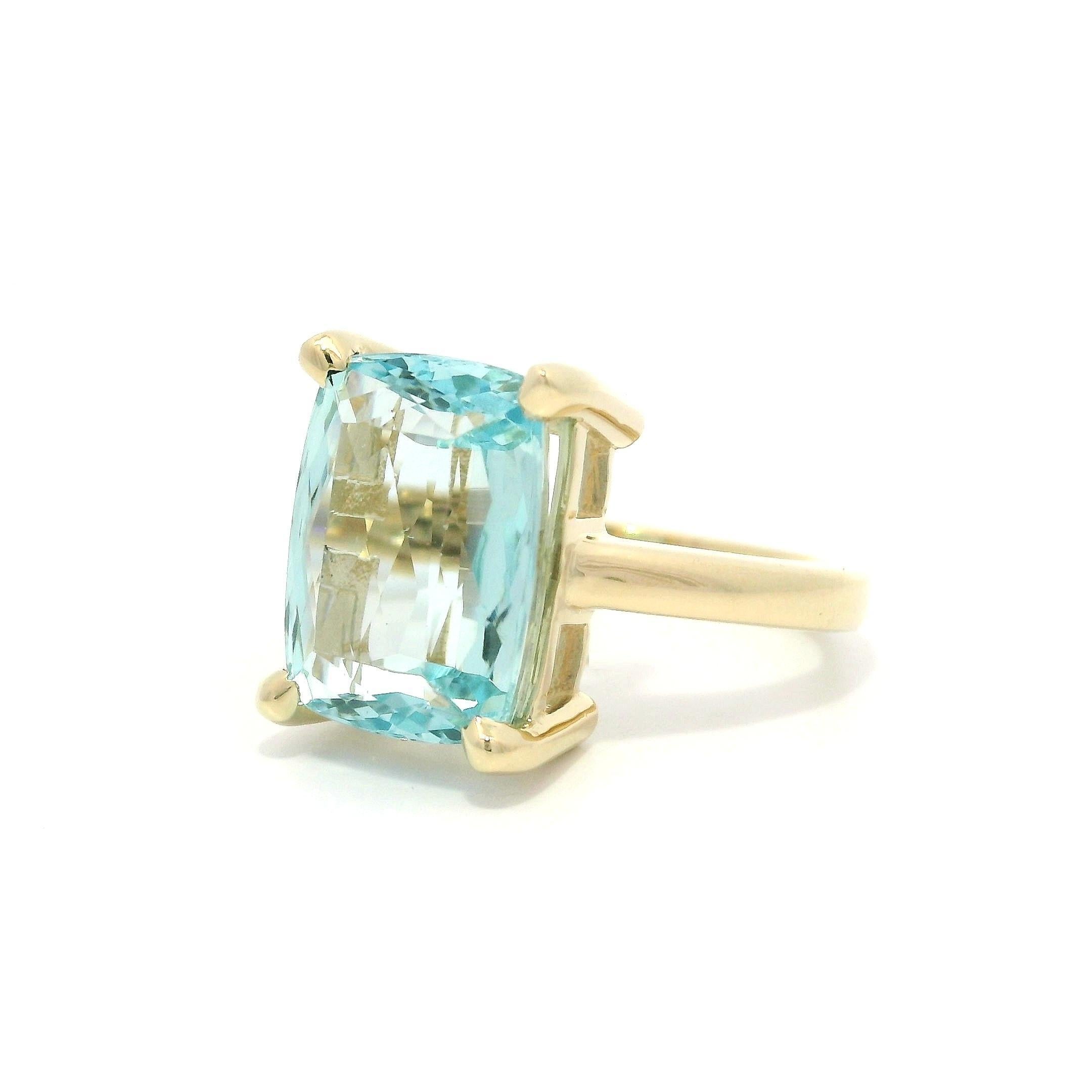 Bague solitaire en or jaune 14 carats avec aigue-marine bleue coussin de 6,12 carats Pour femmes en vente