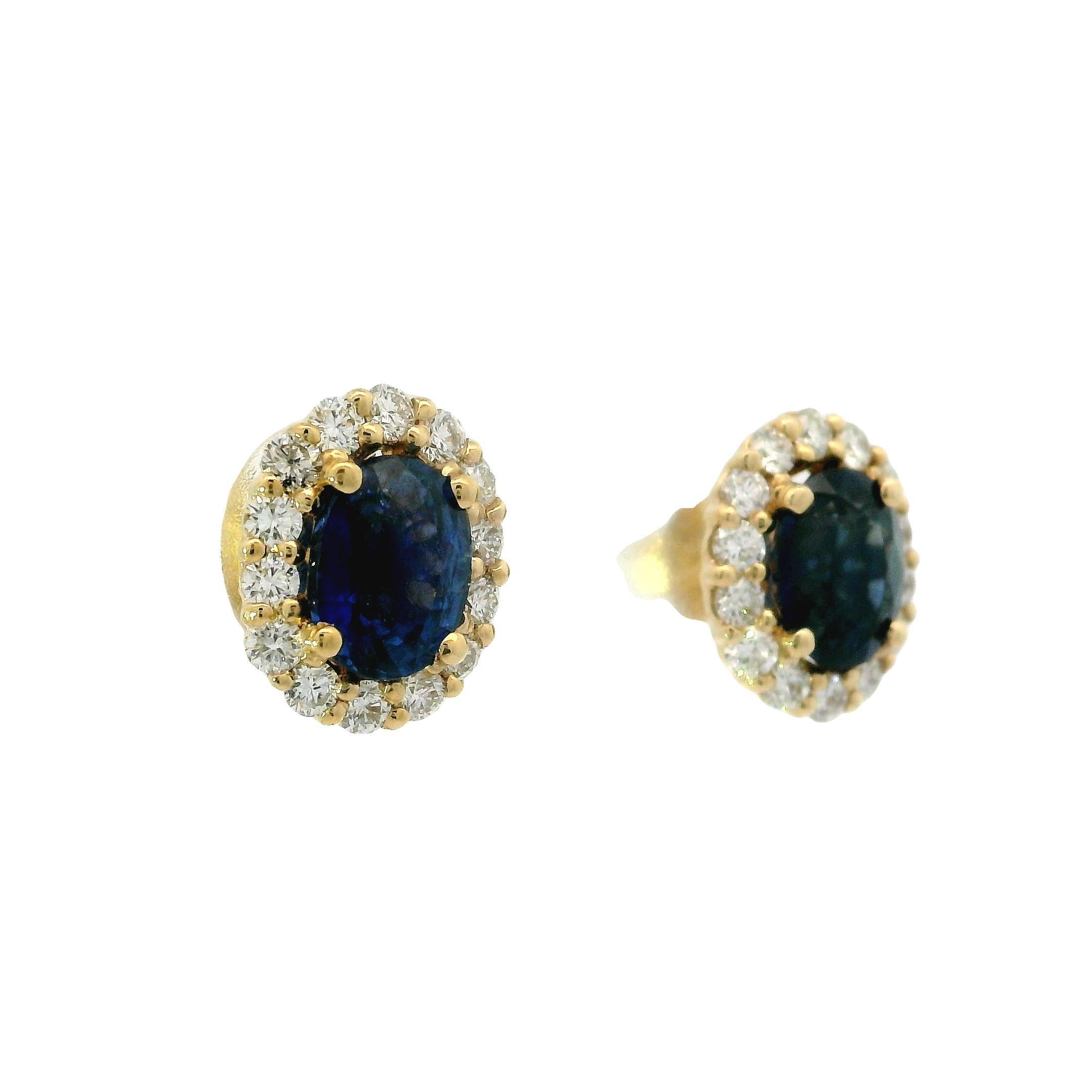 Clous d'oreilles en or jaune 14 carats avec saphir ovale de 2,62 carats certifié GIA et halo de diamants en vente 4