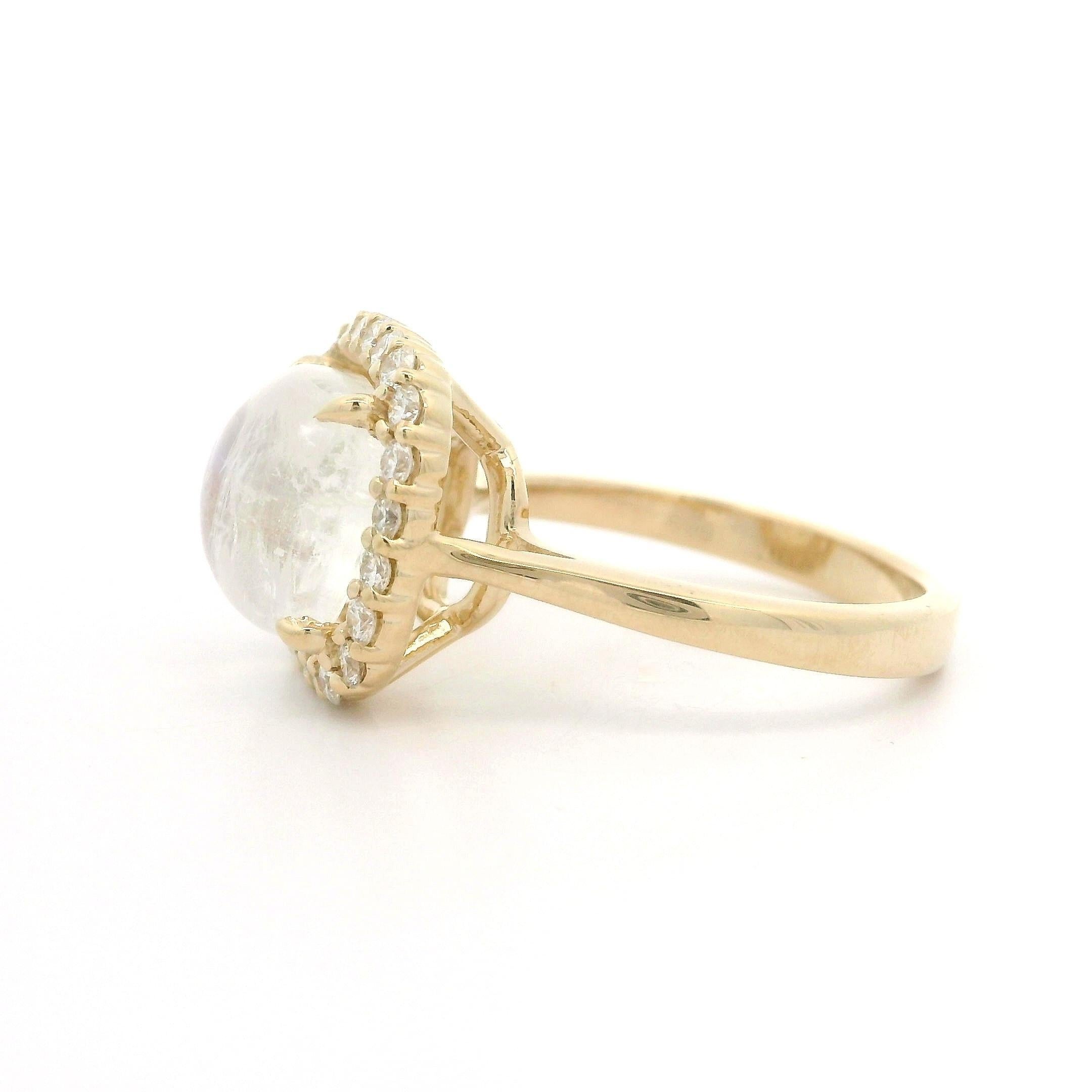Bague de haute qualité en or jaune 14 carats, pierre de lune coussin de 4,55 carats et halo de diamants Neuf - En vente à Montclair, NJ