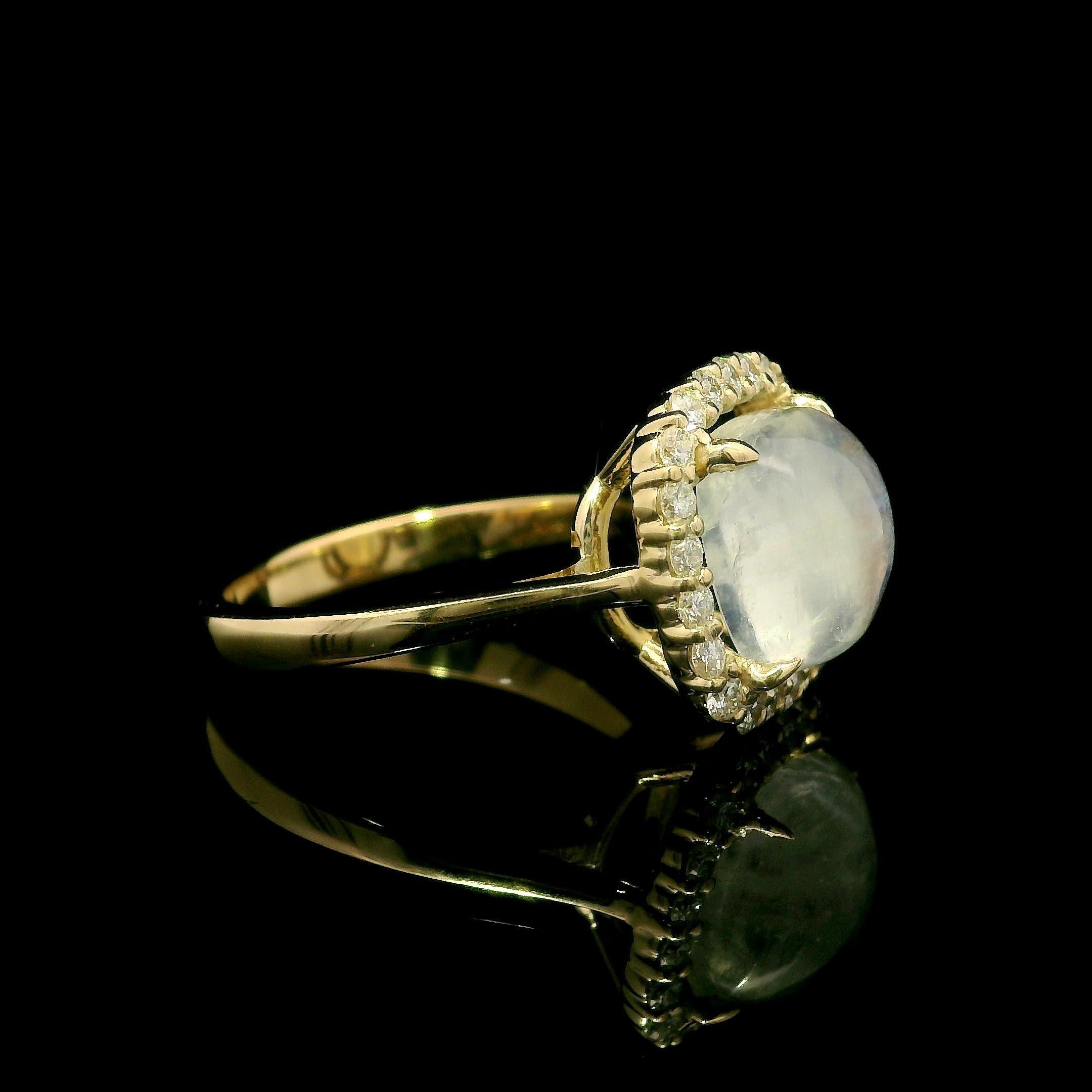Bague de haute qualité en or jaune 14 carats, pierre de lune coussin de 4,55 carats et halo de diamants en vente 3
