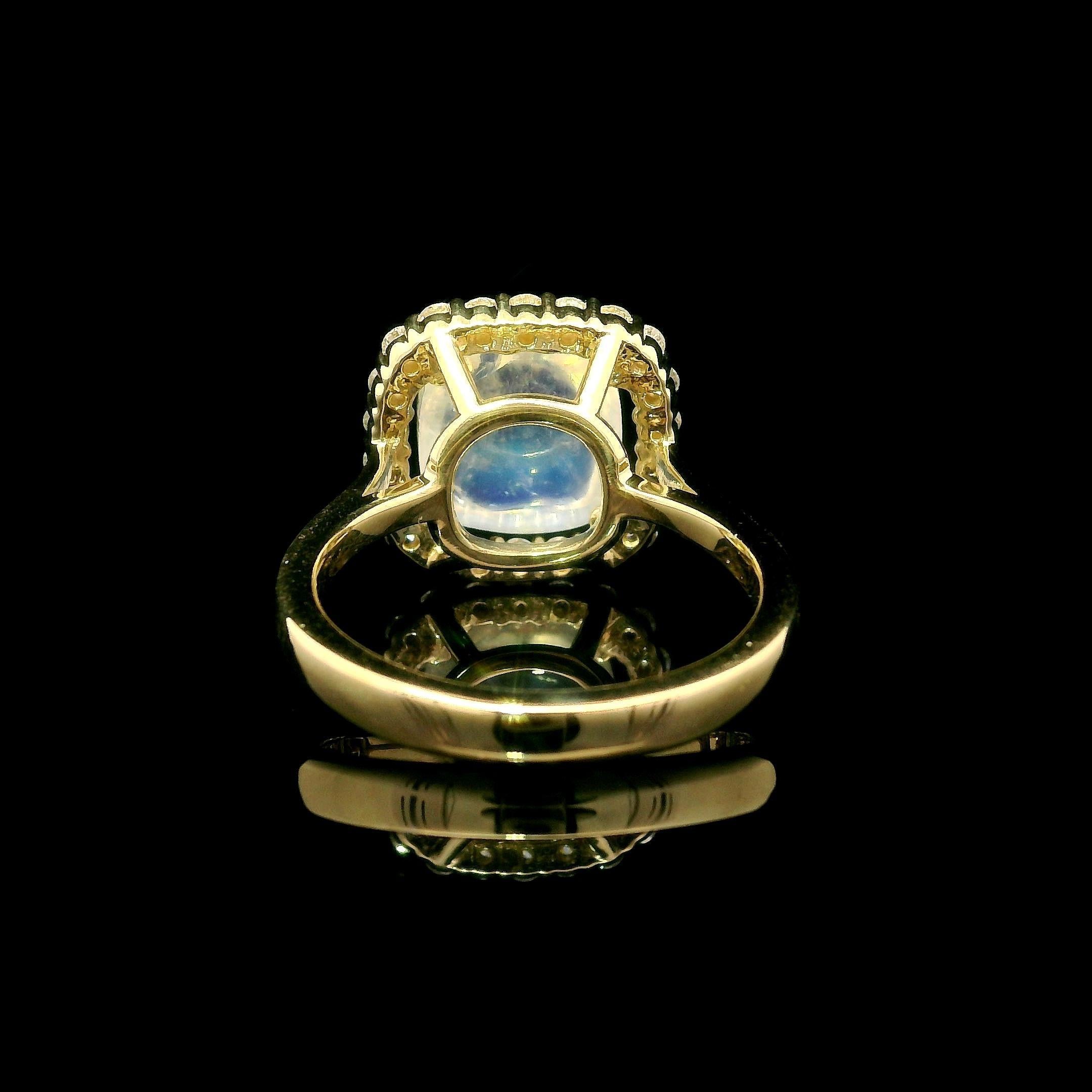 Bague de haute qualité en or jaune 14 carats, pierre de lune coussin de 4,55 carats et halo de diamants en vente 4