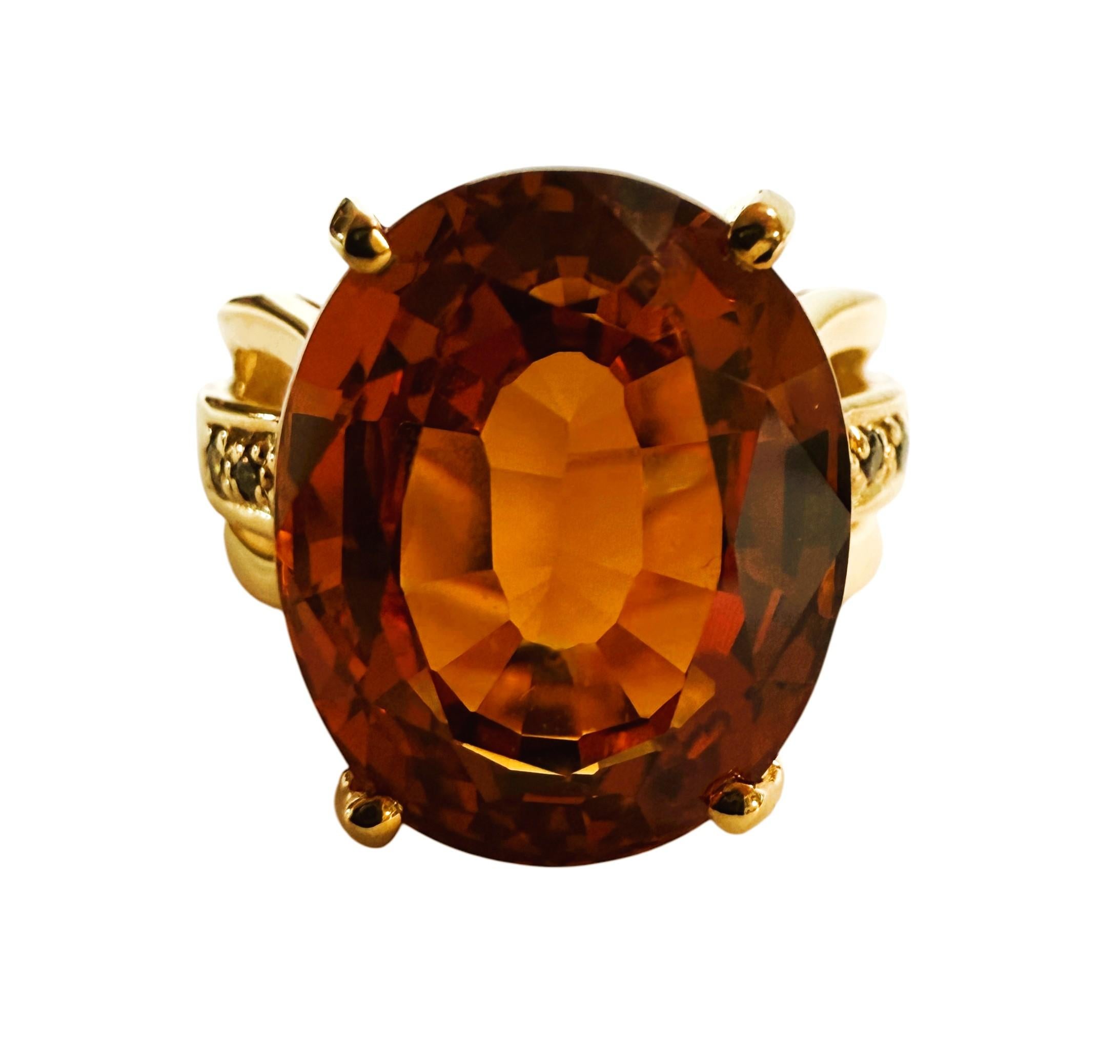 Was für ein schöner Stein in diesem Ring!  Der Ring hat die Größe 6,5.  Der Stein stammt aus Sri Lanka und ist einfach exquisit.  Es ist ein hoch bewerteter Stein.  Es ist ein oval geschliffener Stein und ist 15.75 Karat   Der Hauptstein ist 15,7 mm