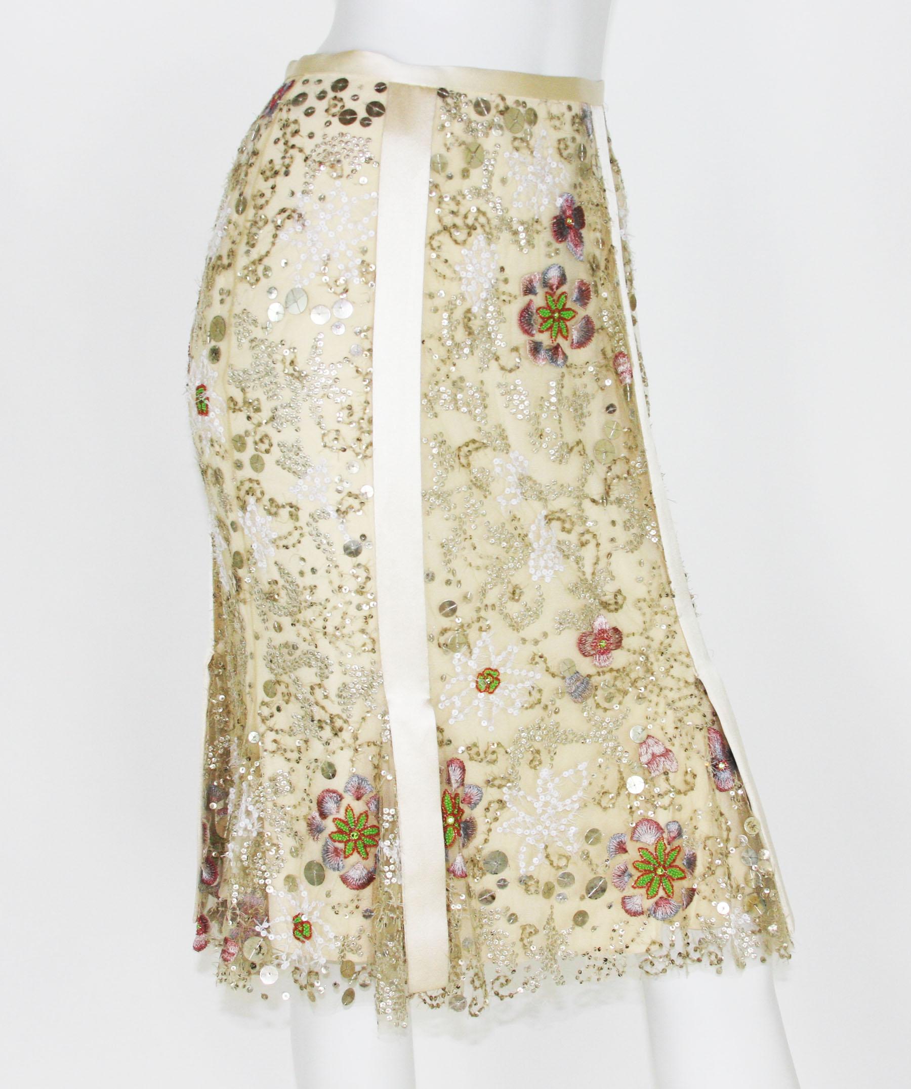 New Naeem Khan Fully Embellished Silk Skirt
Designer size - 4, Color - Cream.
100% Silk; Beads, Sequins and Embroidery Over the Tulle,  Side Zip Closure.
Measurements: Length - 25 inches, Waist - 26 inches.
Made in USA
New with tag.
