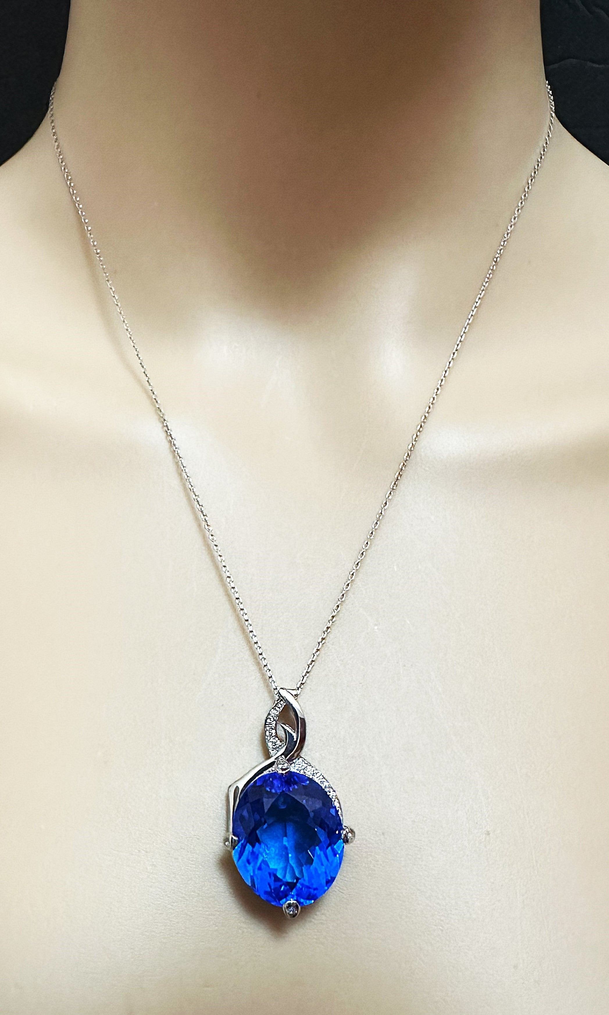 Neu  16,50 Karat Blauer Topas & Weißer Saphir Sterling Halskette 18" lang