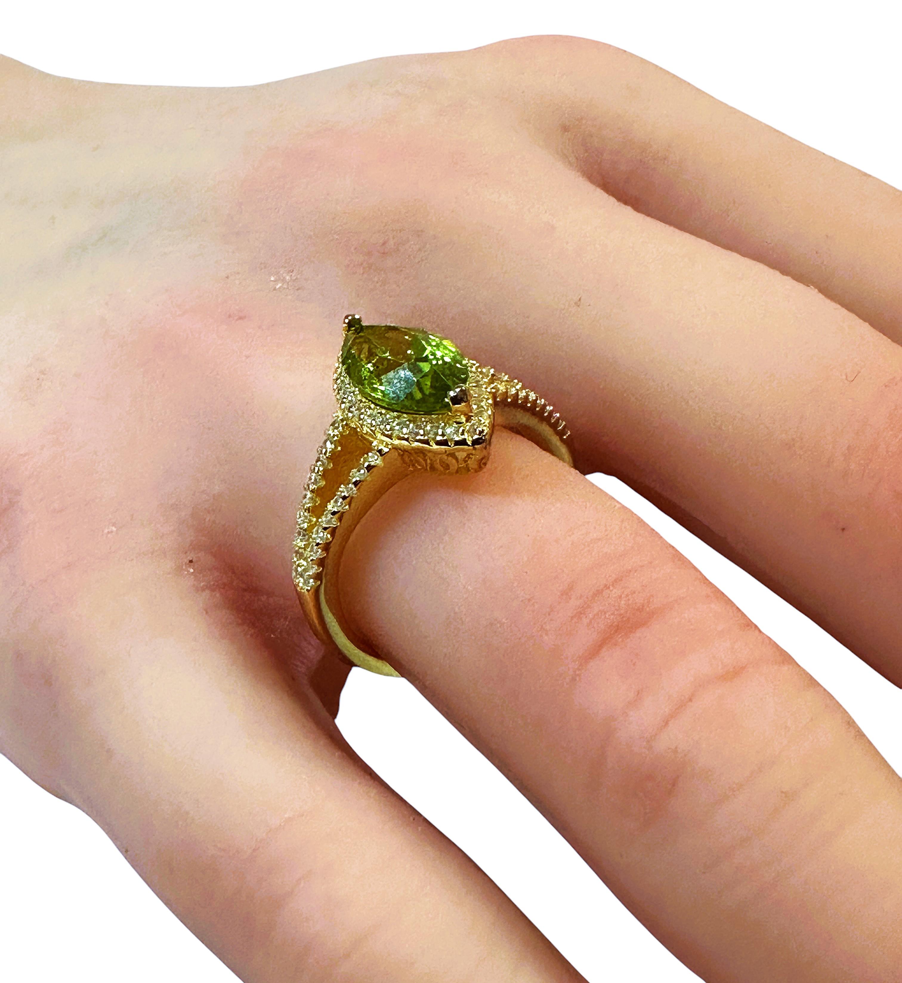 Nuevo Anillo PL Oro Amarillo 1,67 Quilates Peridoto y Zafiro Blanco talla Diamante 1