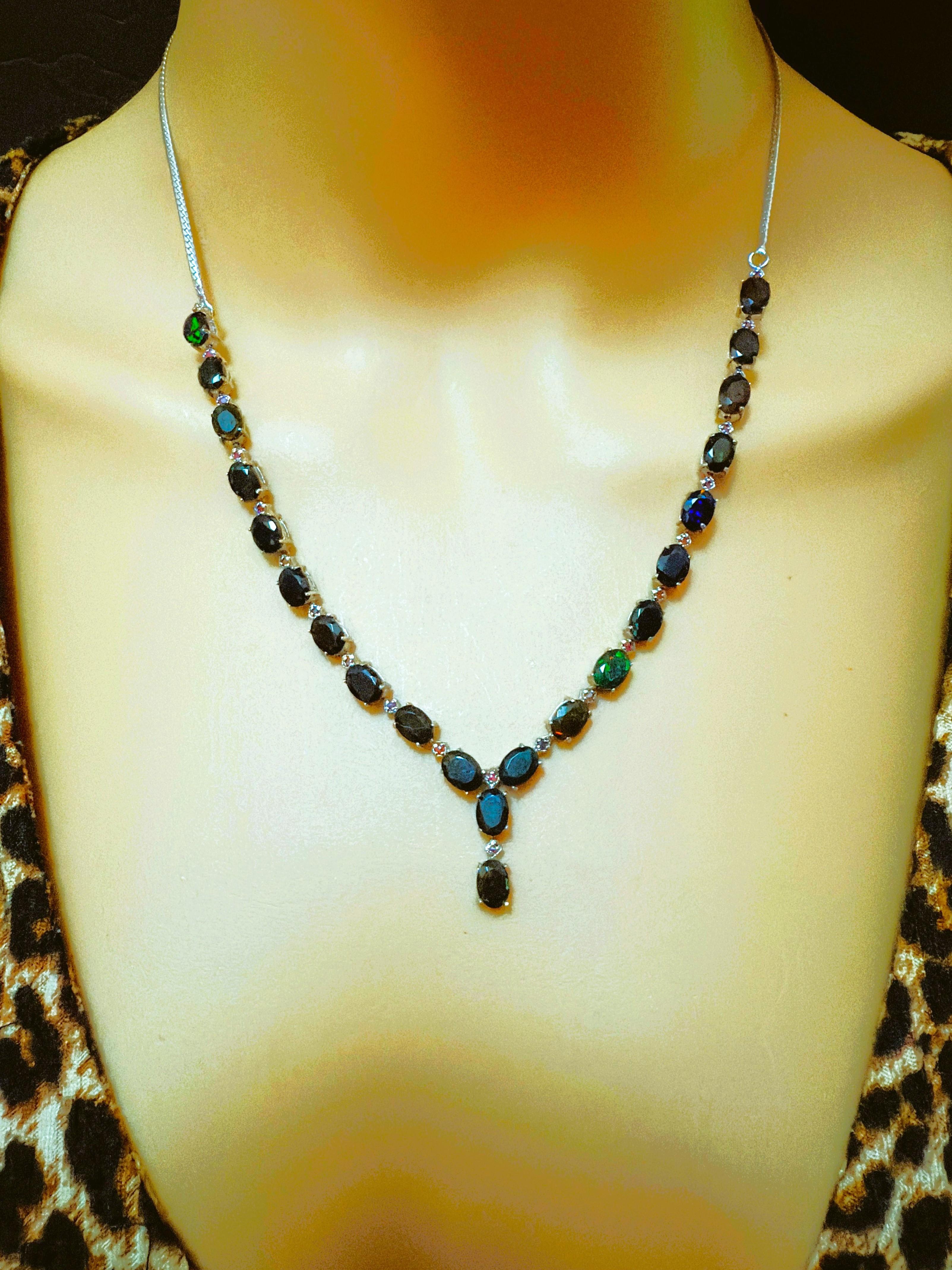 Neu 16,72 Karat Schwarzer Opal & Diamantschliff Rubin Sterling Silber Halskette (Ovalschliff) im Angebot