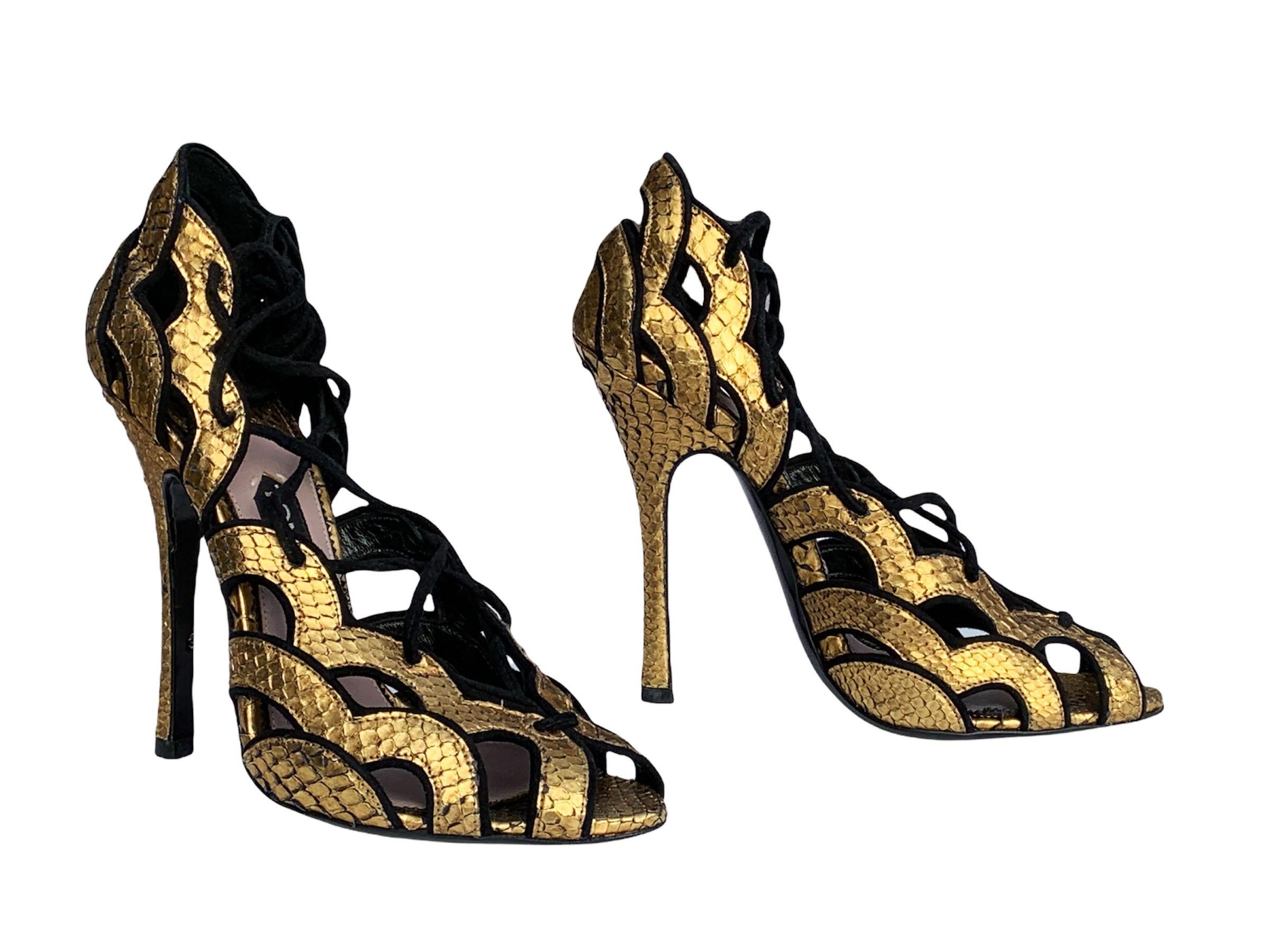 New Tom Ford Python Lace-Up Shoes Sandals
Designer size - 37 ( US 7 )
Cage-style sandals have been crafted in Italy from tactile metallic gold python. Set on a thin stiletto heel, this lace-up pair has leather ties that wrap securely around the