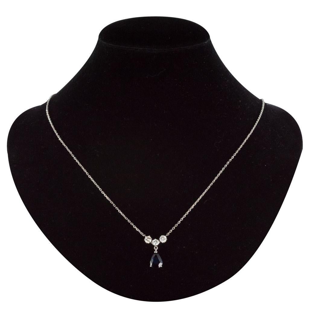 18 Karat White Gold 1.70 Carat Sapphire Diamond Pendant Necklace In New Condition In Poitiers, FR