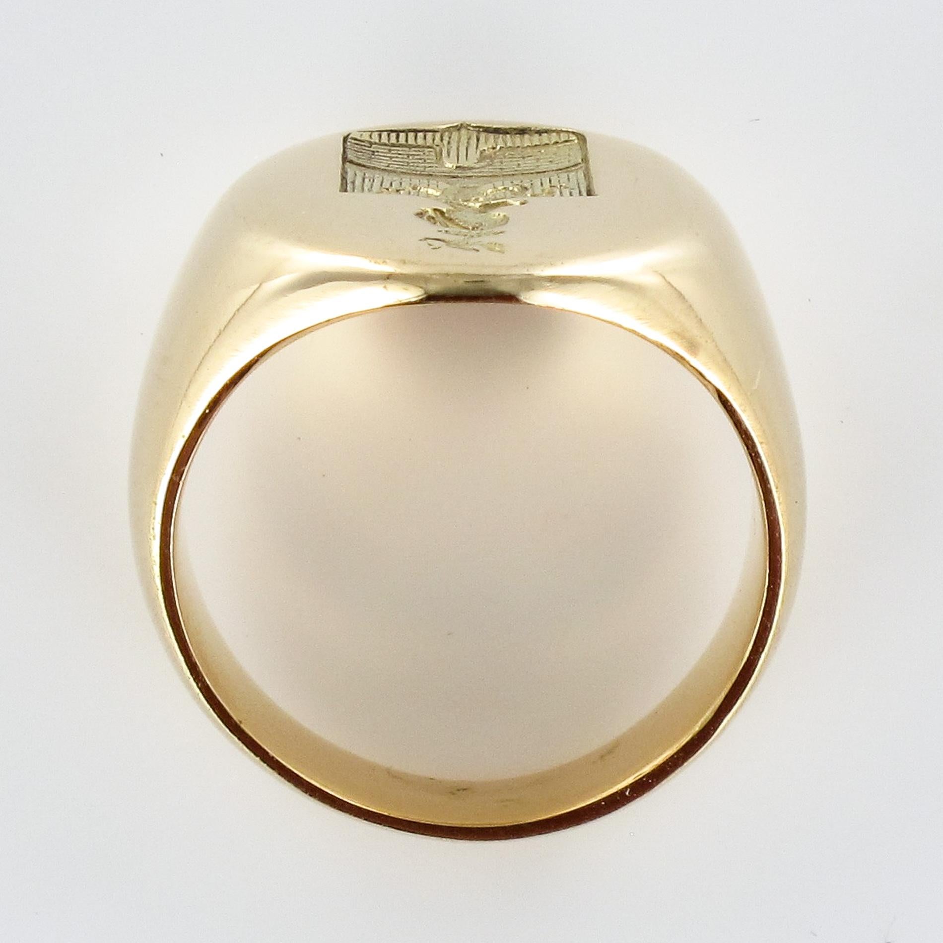 18 Karat Yellow Gold Armorial Bearings Men’s Signet Ring 7