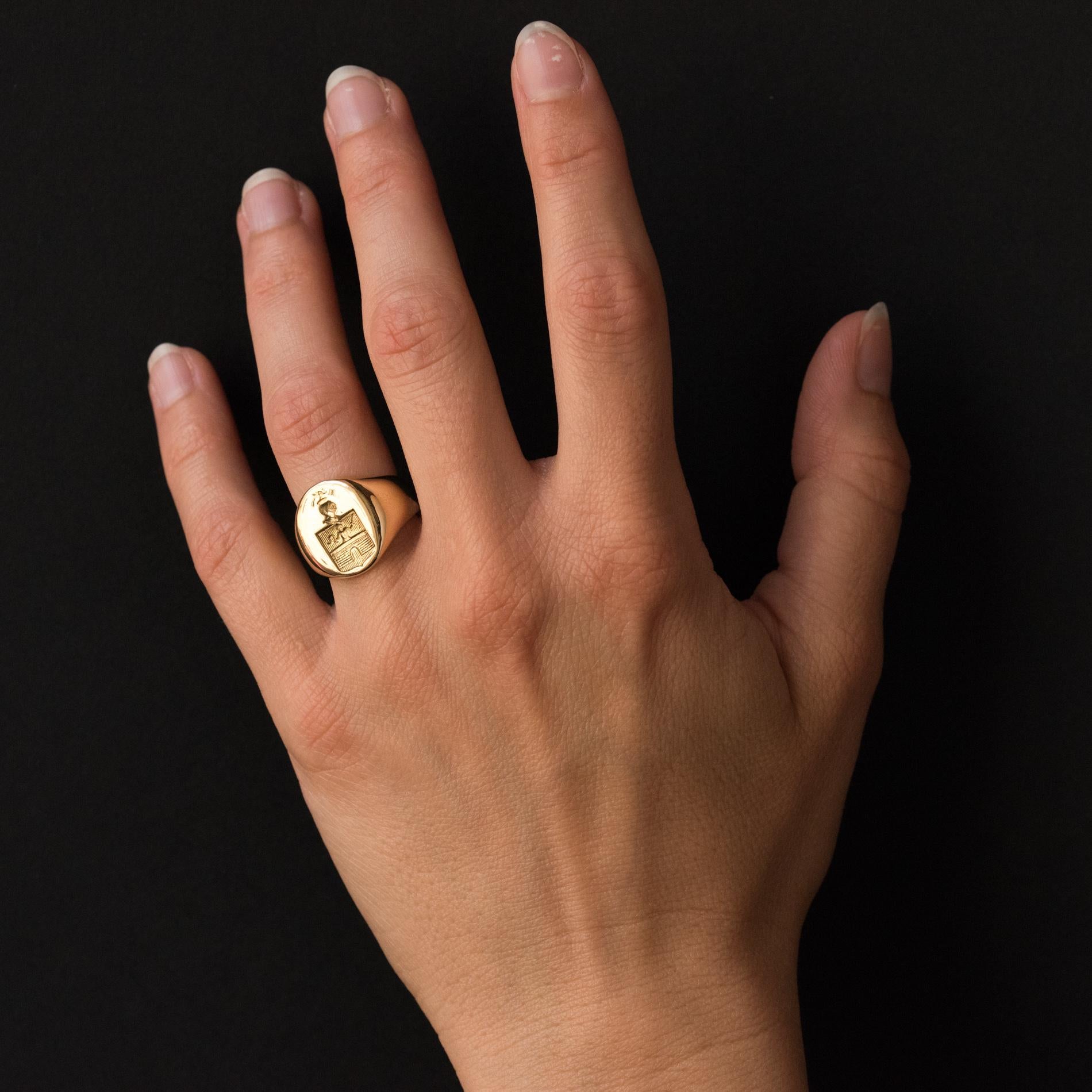 18 Karat Yellow Gold Armorial Bearings Men’s Signet Ring 1