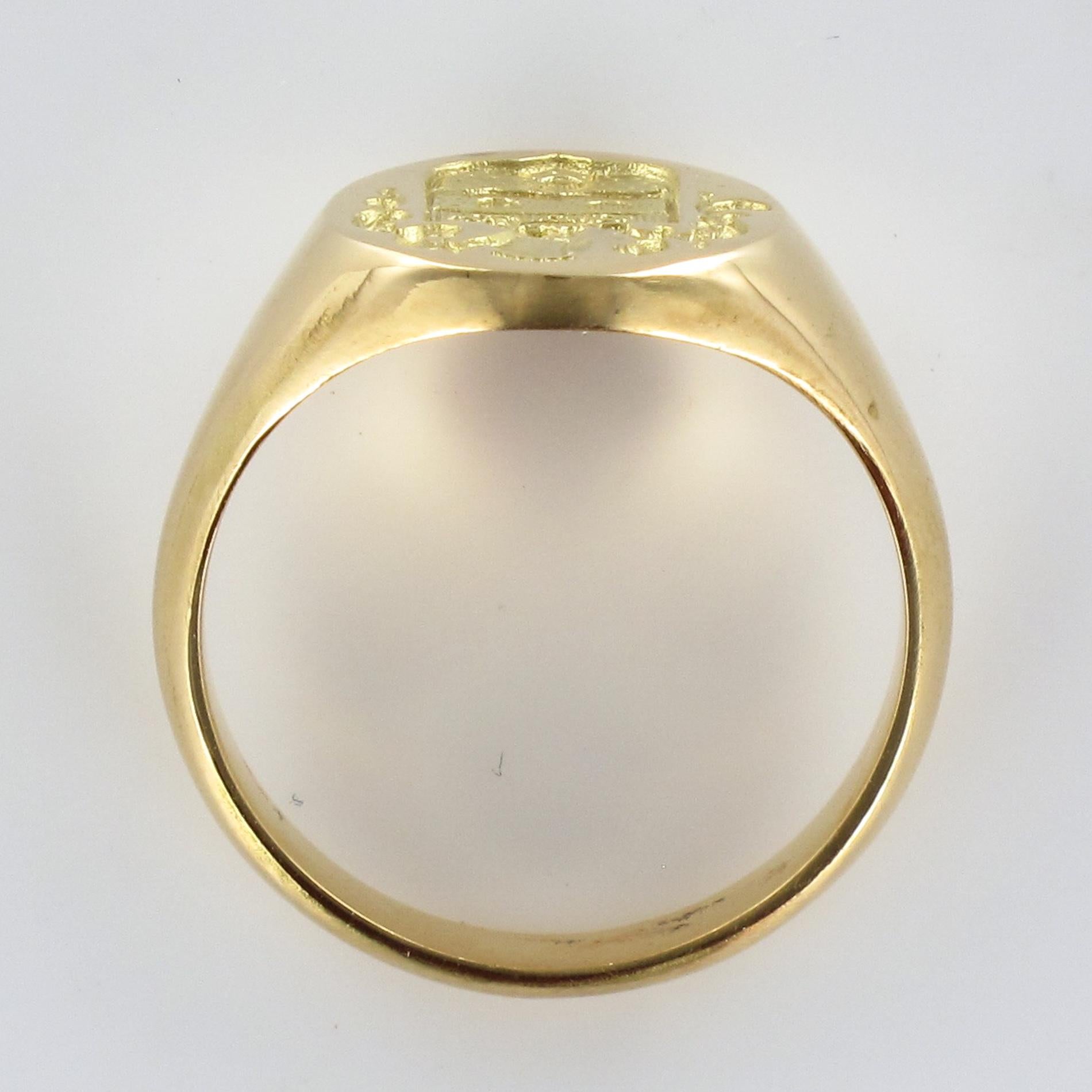 18 Karat Yellow Gold Armorial Bearings Unisex Modern Signet Ring 10