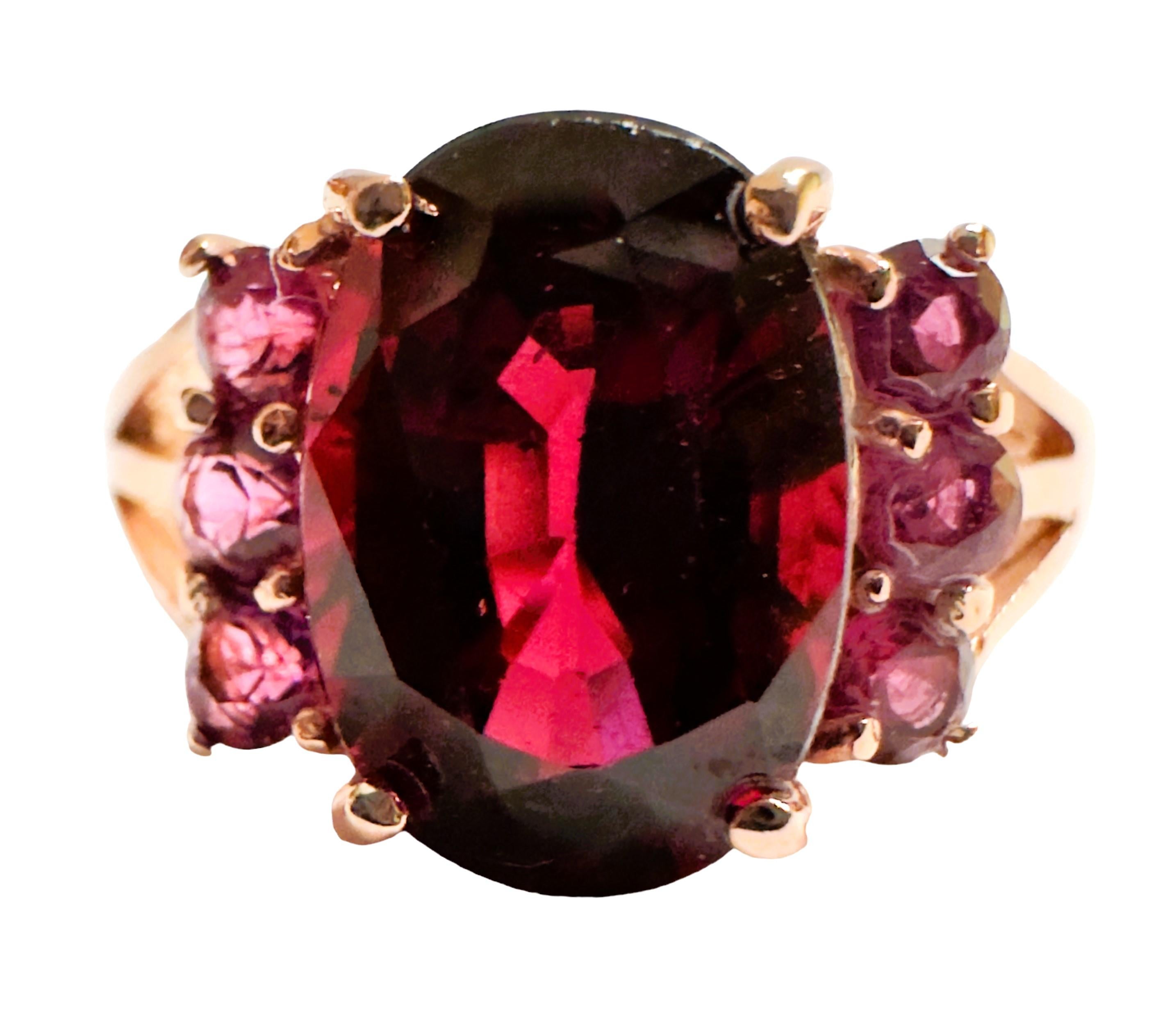 Was für schöne Farben in diesem Ring!  Die roségoldene Fassung passt gut zu den Farben der Steine.  Der Ring ist eine Größe 5,5 Es ist ein hoch bewertet Stein.  Es ist ein oval geschliffener Stein und ist 1.86 Karat   Der Hauptstein ist 9,7 x 6,7 mm