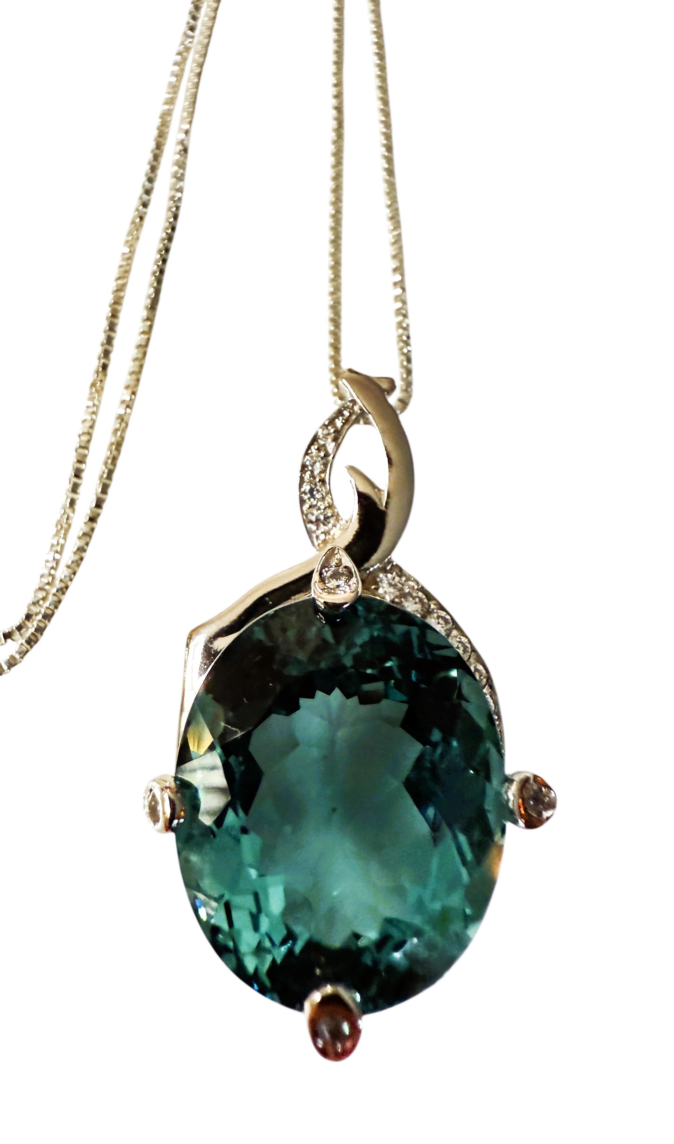 Collier pendentif en argent sterling, aigue-marine de 18.70 carats et saphir taille diamant Pour femmes en vente