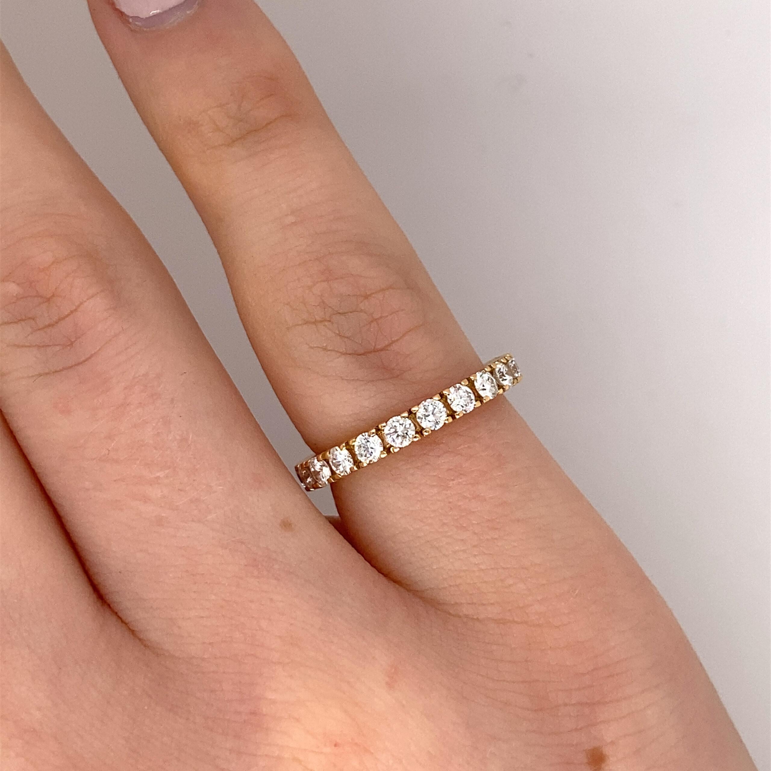 New 18ct Round Brilliant Cut Diamond Full Eternity Ring In New Condition For Sale In London, GB