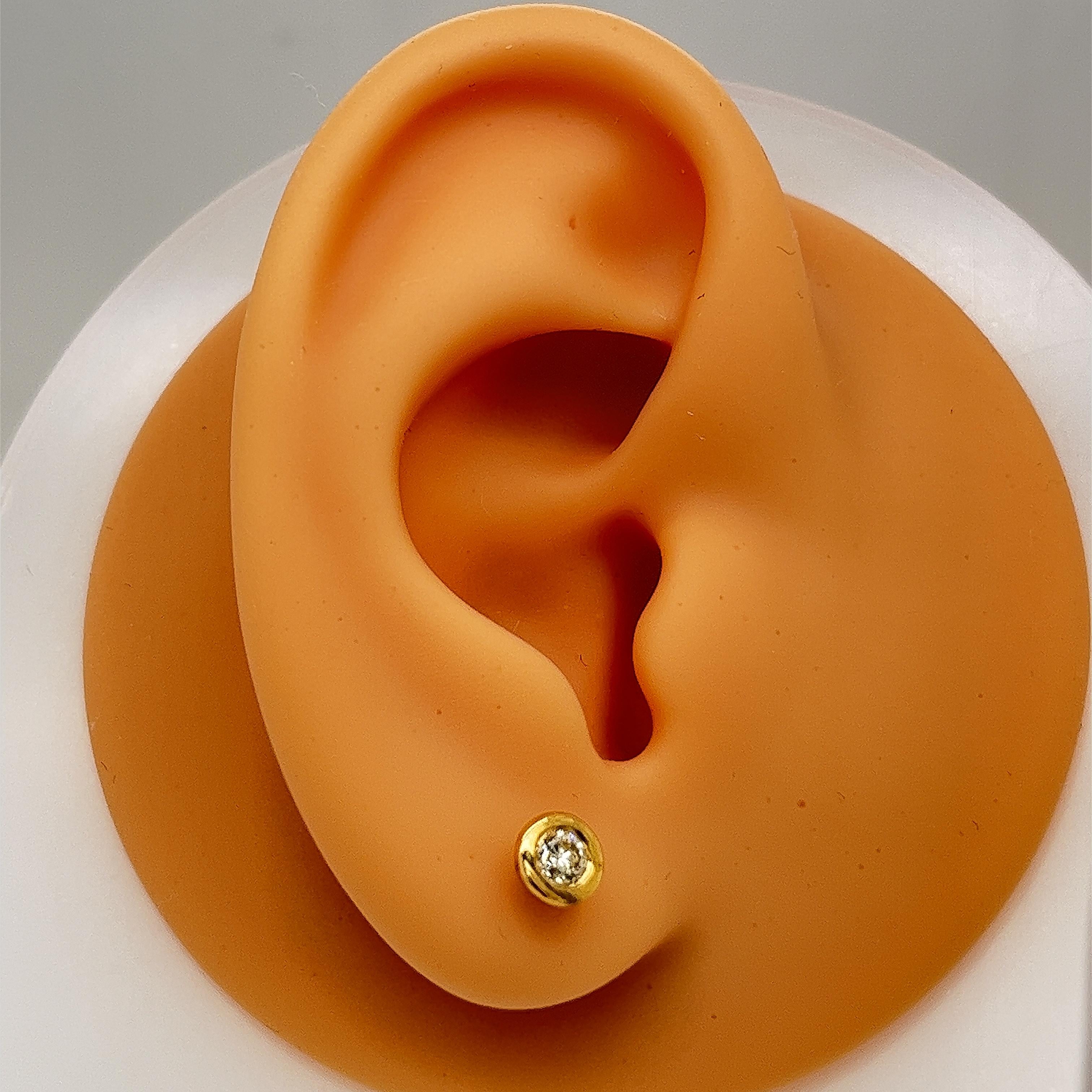 New 18ct Yellow Gold Diamond Studs Earrings in Rubover Setting In New Condition For Sale In London, GB