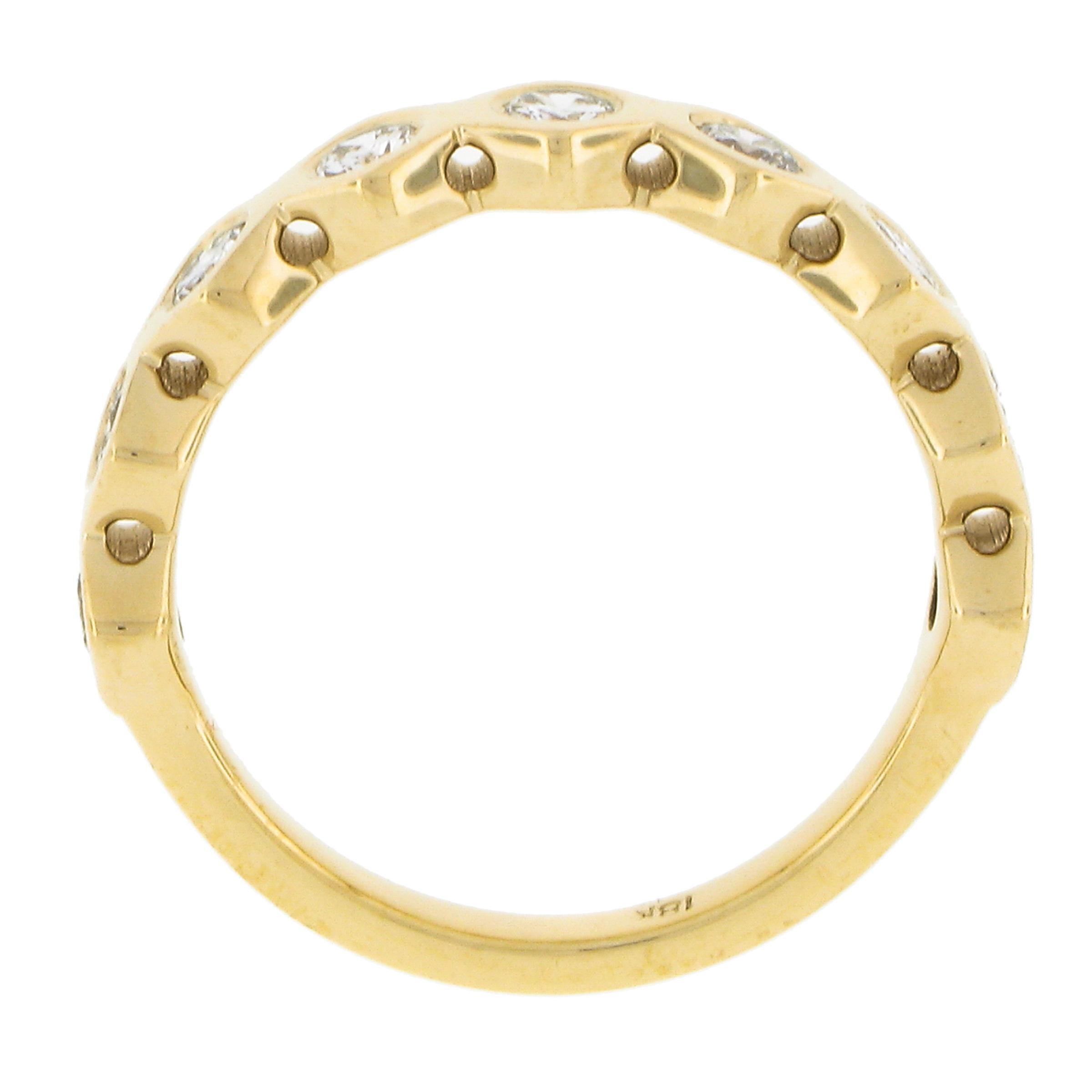 New 18K Gold 0.58ctw Round Burnish Set Diamond Stackable Hexagon Shape Band Ring For Sale 2