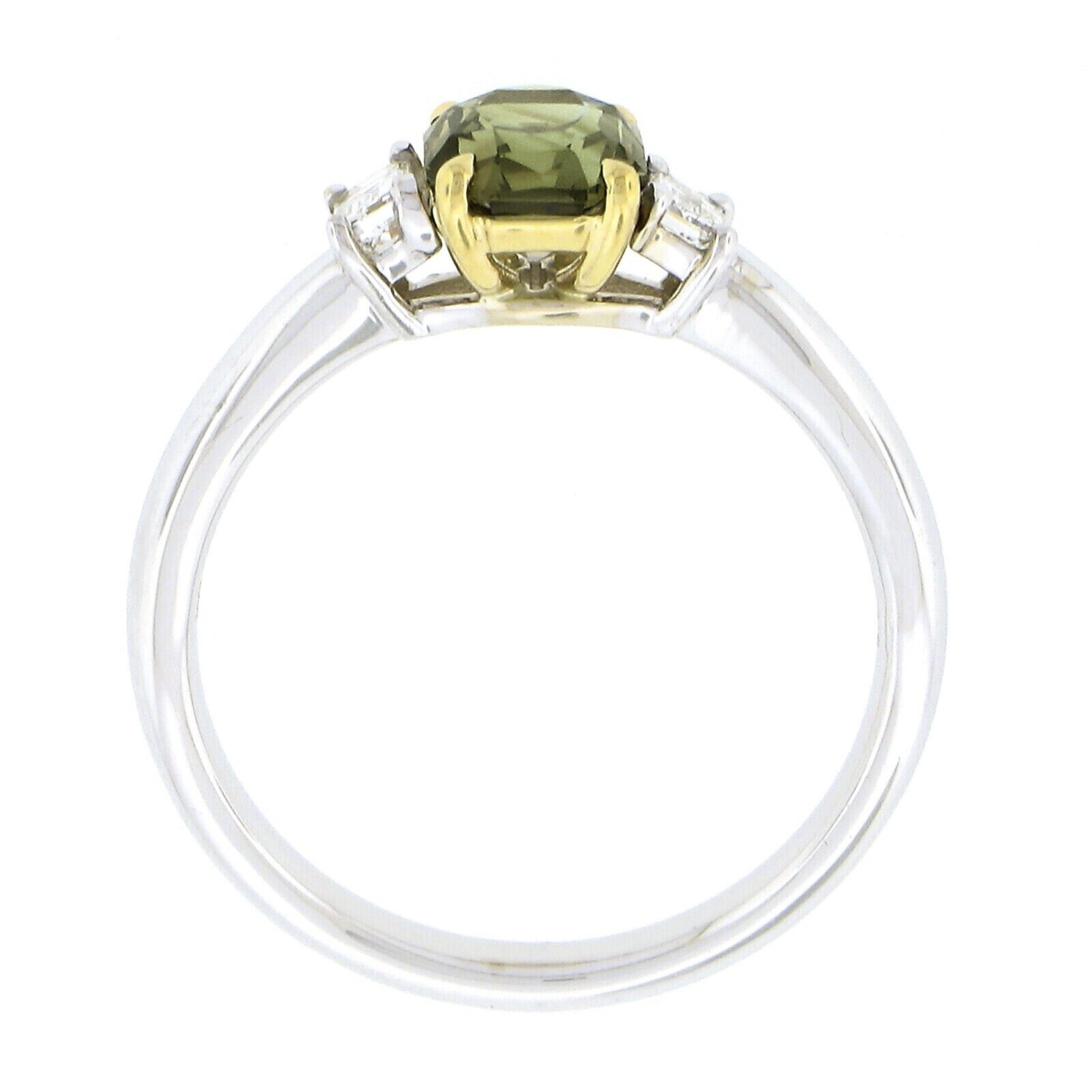Bague de fiançailles en or 18 carats avec alexandrite de Ceylan et diamants taille émeraude de 1,46 carat, certifiés GIA en vente 1