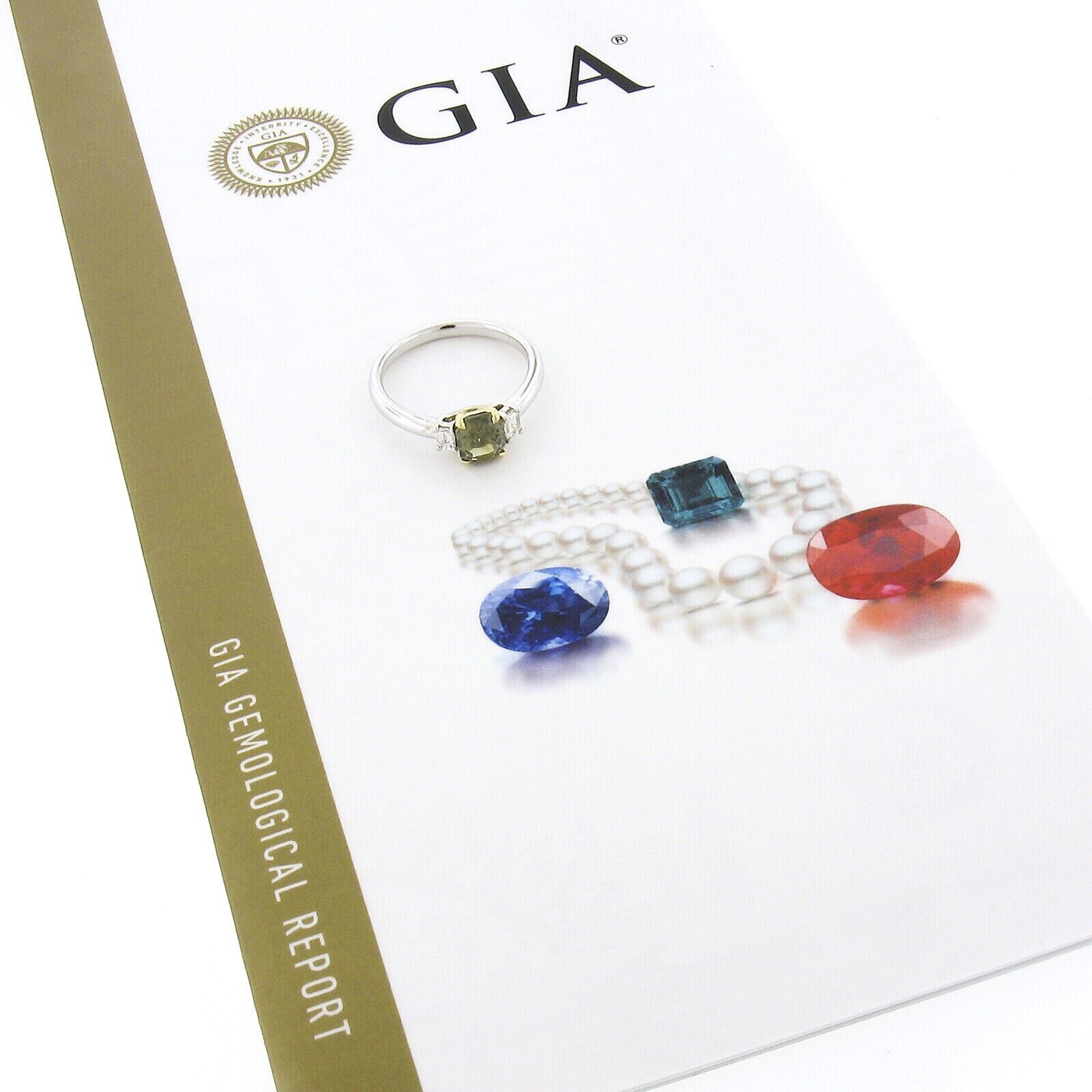 Bague de fiançailles en or 18 carats avec alexandrite de Ceylan et diamants taille émeraude de 1,46 carat, certifiés GIA en vente 3