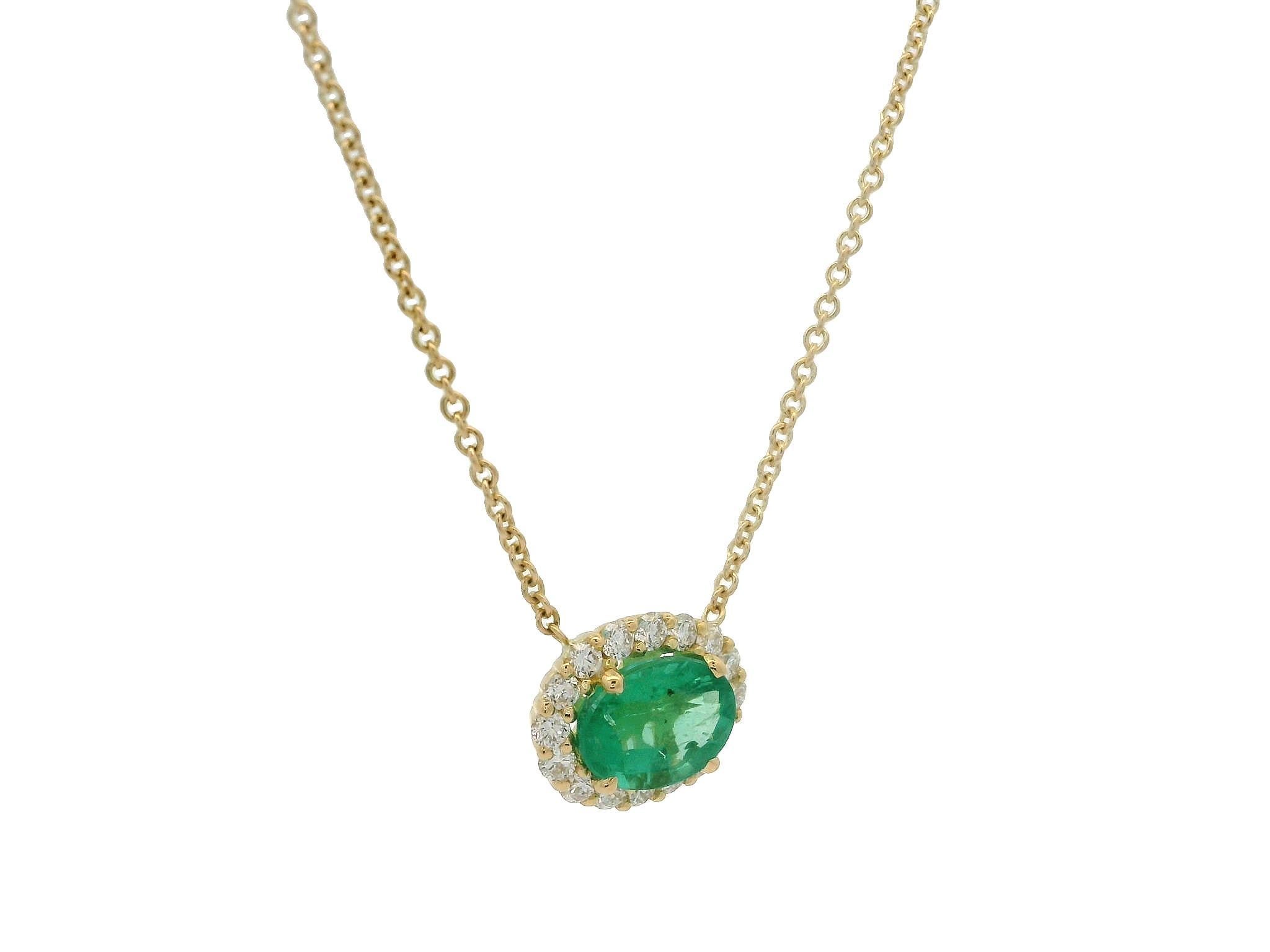 New 18k Gold 1.82ctw Oval Emerald w/ Diamond Halo Pendant Adjustable Necklace (Collana regolabile in oro 18k) in vendita 5