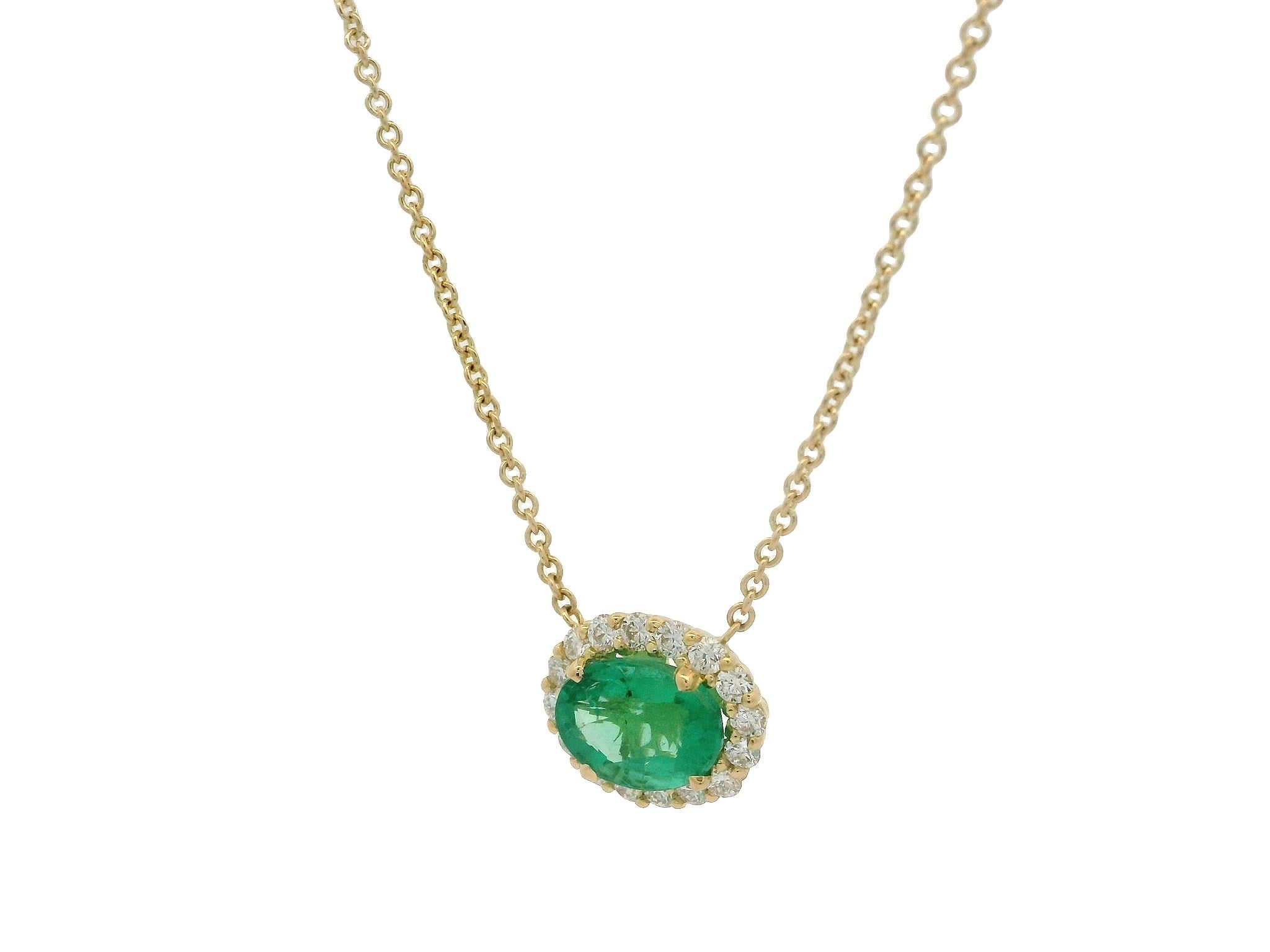 Donna New 18k Gold 1.82ctw Oval Emerald w/ Diamond Halo Pendant Adjustable Necklace (Collana regolabile in oro 18k) in vendita
