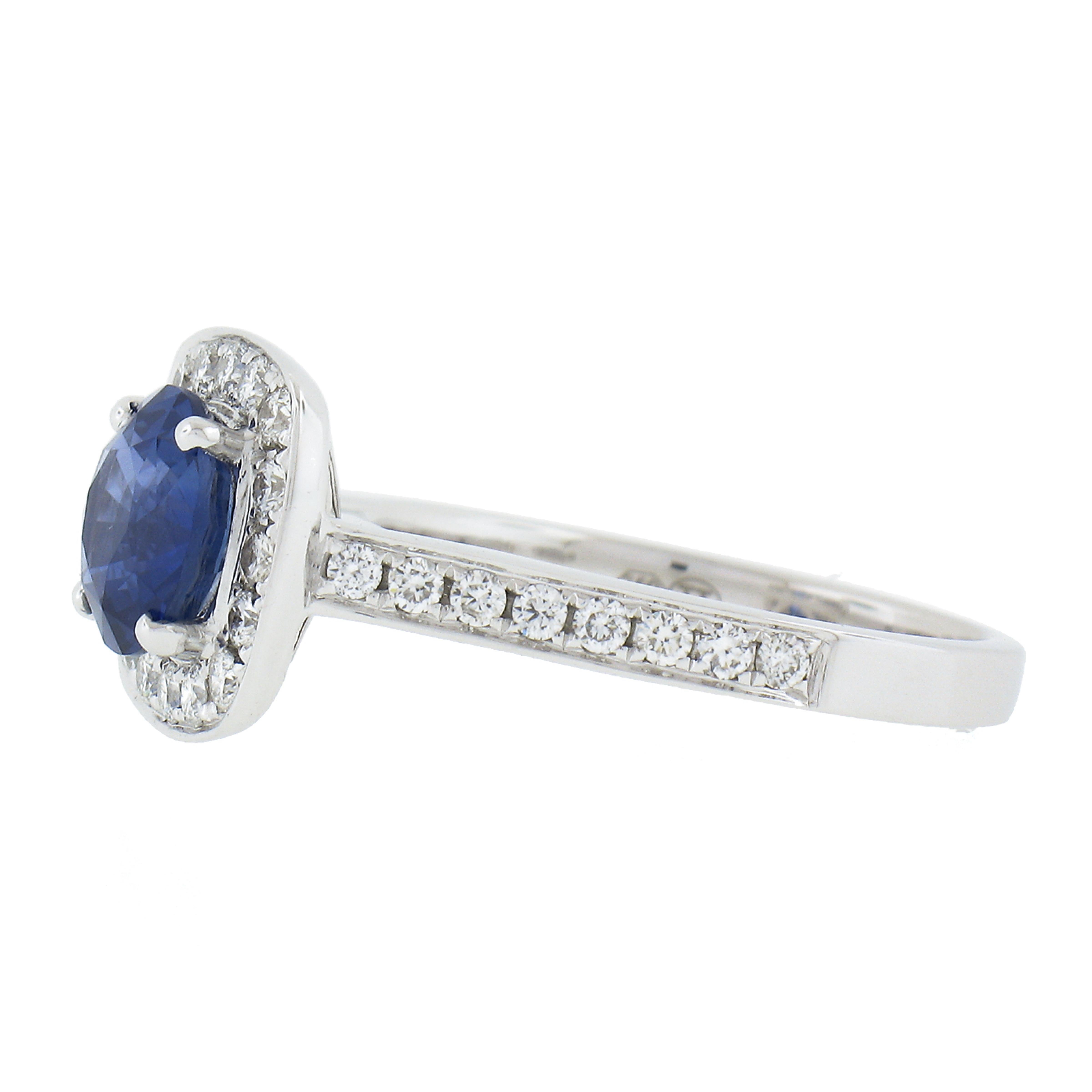 New 18K Gold 2.29ctw GIA Ceylon Round Sapphire & Round Diamond Cushion Halo Ring Unisexe en vente