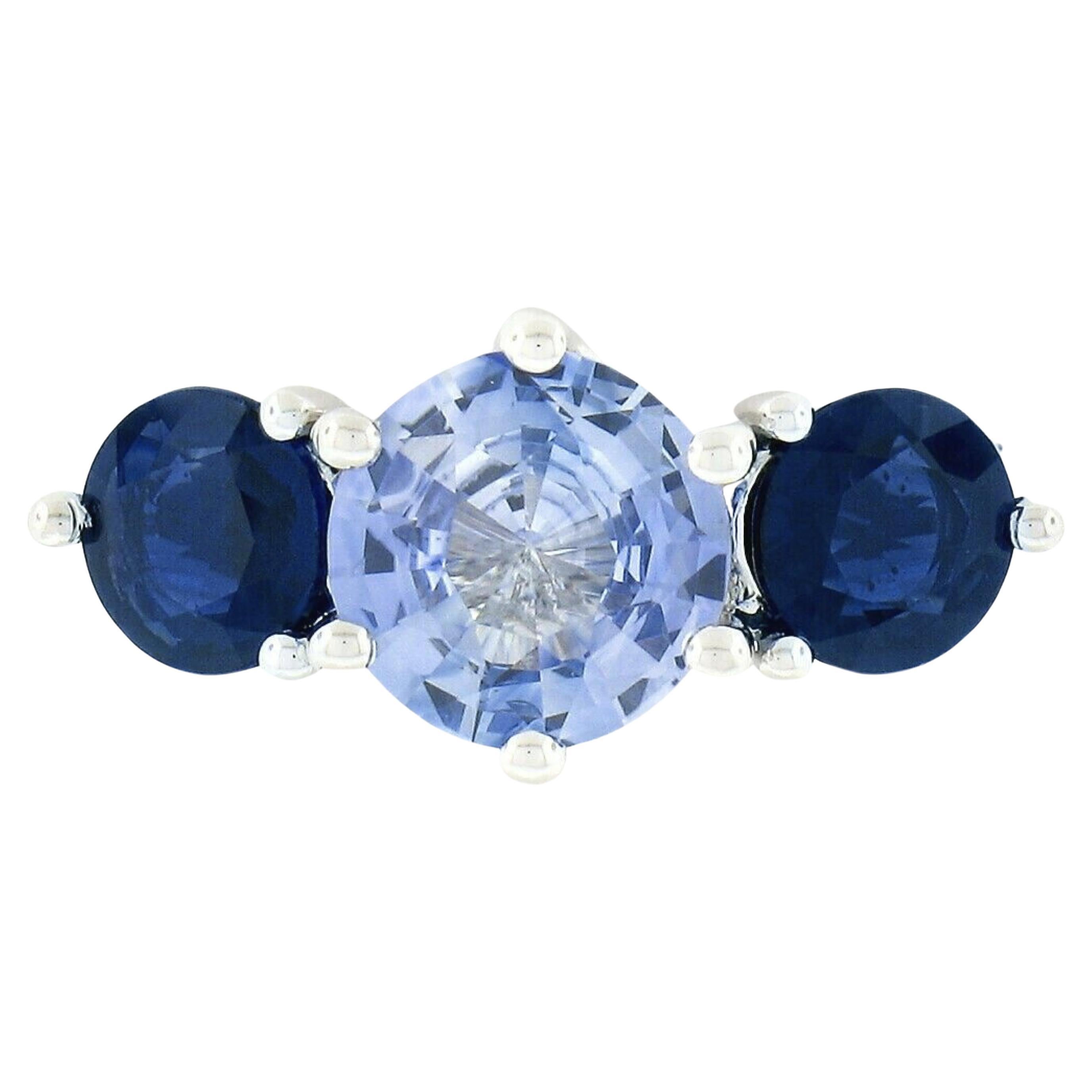 New 18K Gold 2.75ctw GIA Round Ceylon Light & Dark Blue Sapphire 3 Stone Ring For Sale
