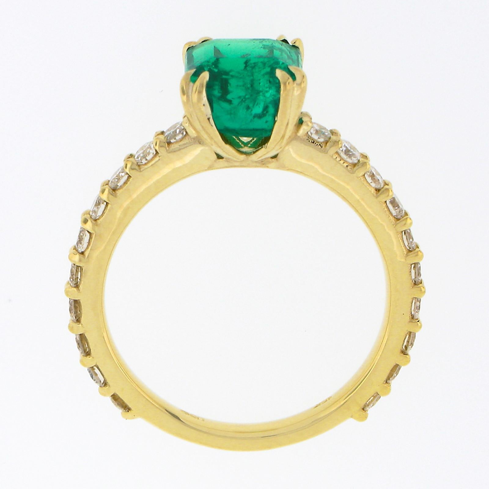 New 18K Gold 3.04ctw SSEF Colombian Emerald & Round Diamond Engagement Ring In New Condition For Sale In Montclair, NJ