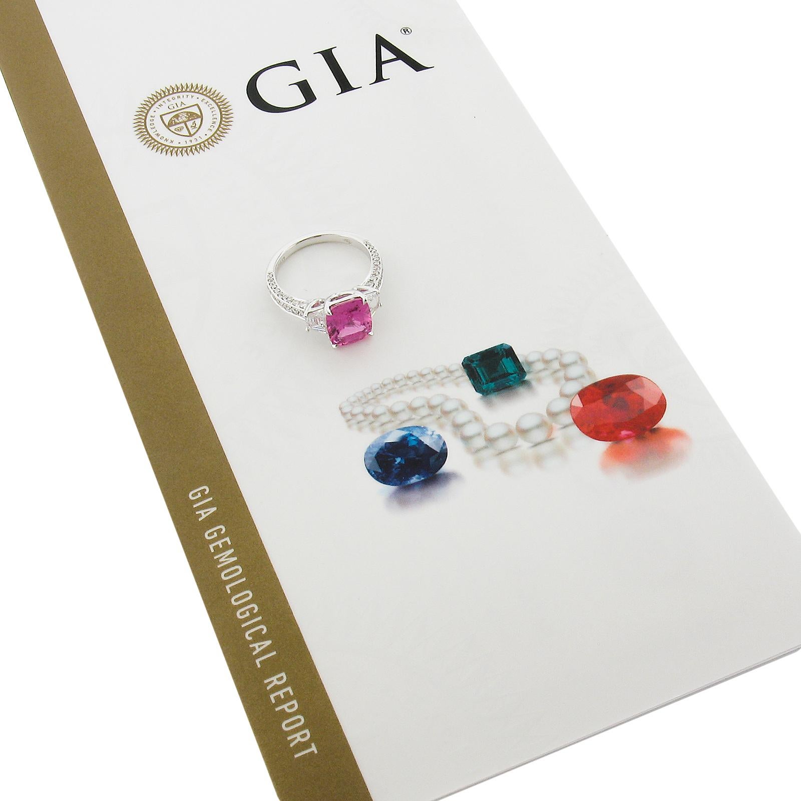 Bague de fiançailles en or 18 carats avec saphir rose taille coussin de 4,53 carats certifié GIA et diamants en vente 5