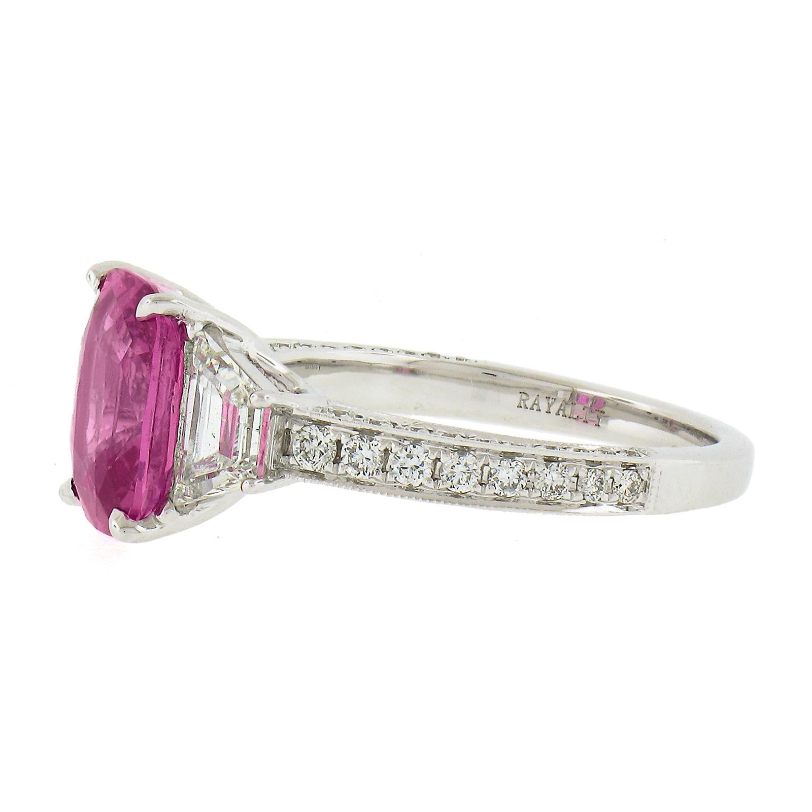 Bague de fiançailles en or 18 carats avec saphir rose taille coussin de 4,53 carats certifié GIA et diamants Pour femmes en vente
