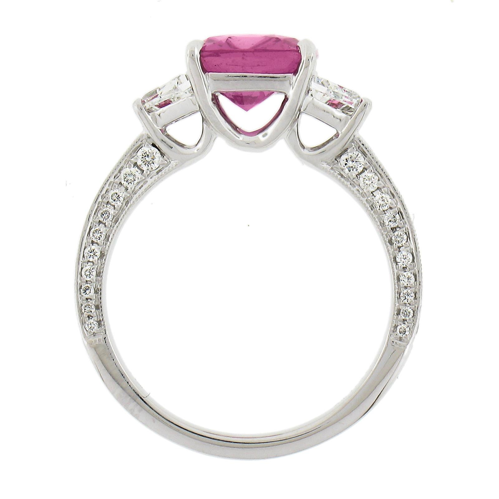 Bague de fiançailles en or 18 carats avec saphir rose taille coussin de 4,53 carats certifié GIA et diamants en vente 3