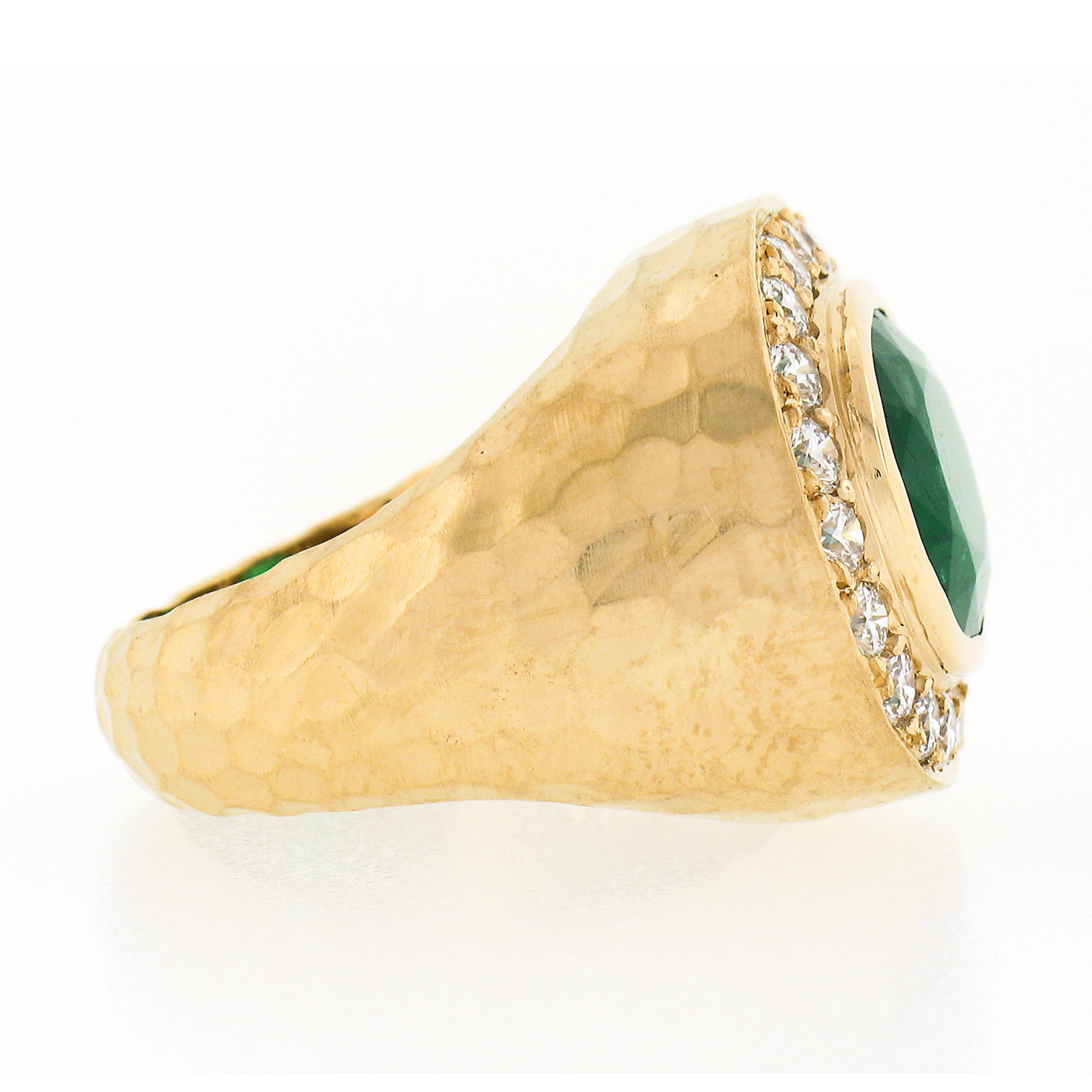 New 18k Gold 7.70ct GIA Oval Bezel Emerald & Diamond Hammered Wide Cocktail Ring Unisexe en vente
