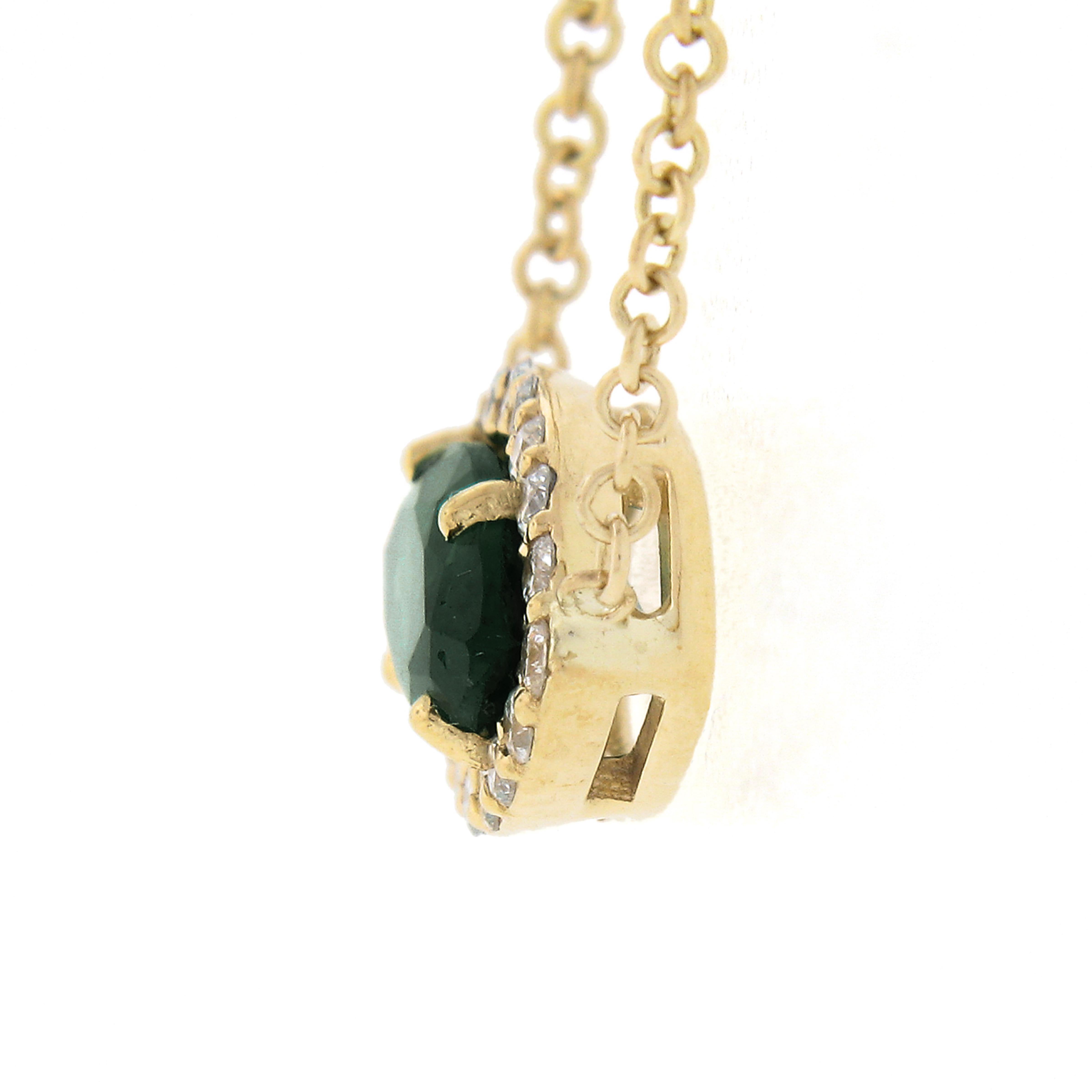 NEW Collier pendentif Halo en or 18k avec diamant solitaire et émeraude Marquise GIA de .78ct en vente 1