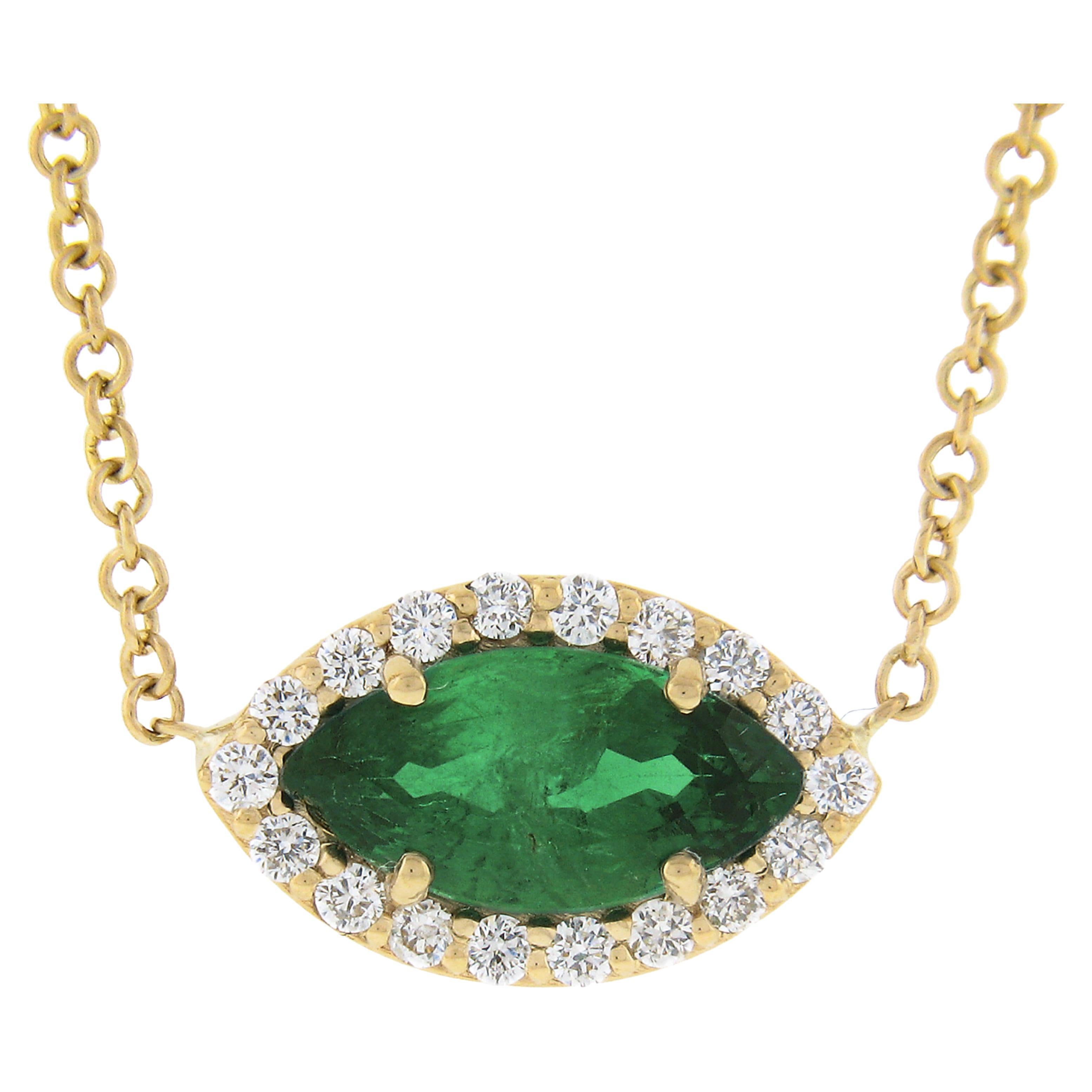 NOUVEAU Collier pendentif en or 18k avec émeraude marquise, solitaire, diamant et halo de .78ct GIA