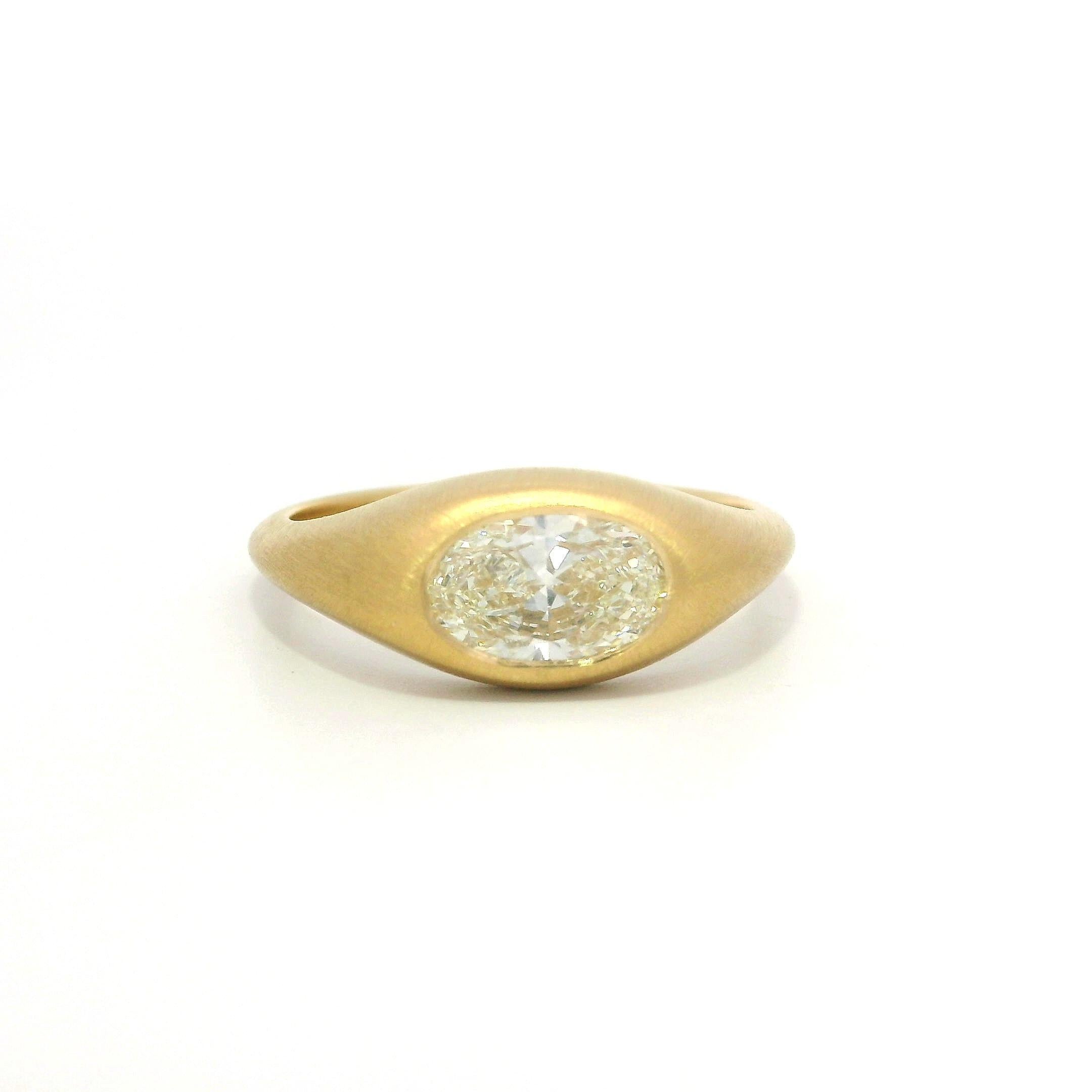 New 18k Gold GIA 1.01ct Oval Diamond Solitaire Brushed Low Profile Band Ring For Sale 6