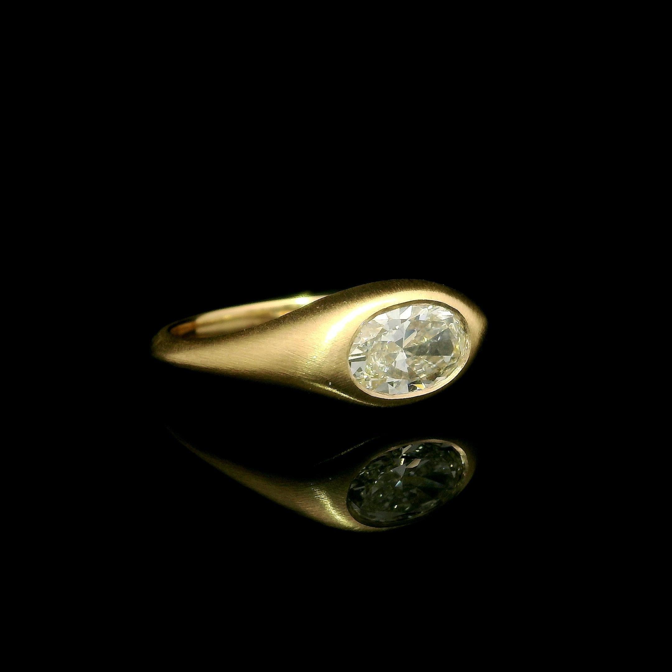 --Stone(s):--
(1) Natural Genuine Diamond - Elongated Oval Cut - Bezel Set - I Color - SI1 Clarity - 1.01ct (exact - certified) 
** See Certification Details Below for Complete Info **

Material: Solid 18k Yellow Gold
Weight: 5.06 Grams
Ring Size: