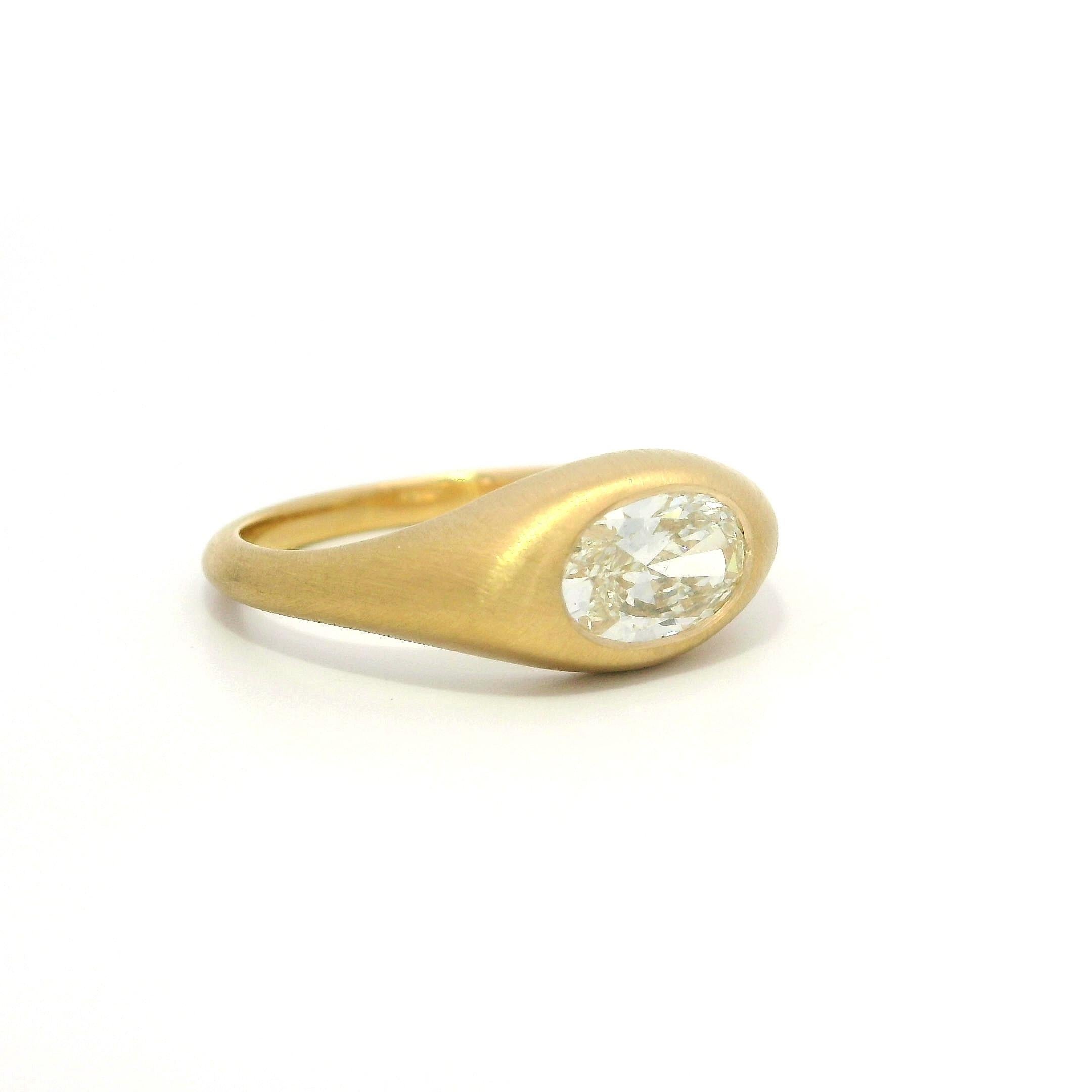 New 18k Gold GIA 1.01ct Oval Diamond Solitaire Brushed Low Profile Band Ring For Sale 1
