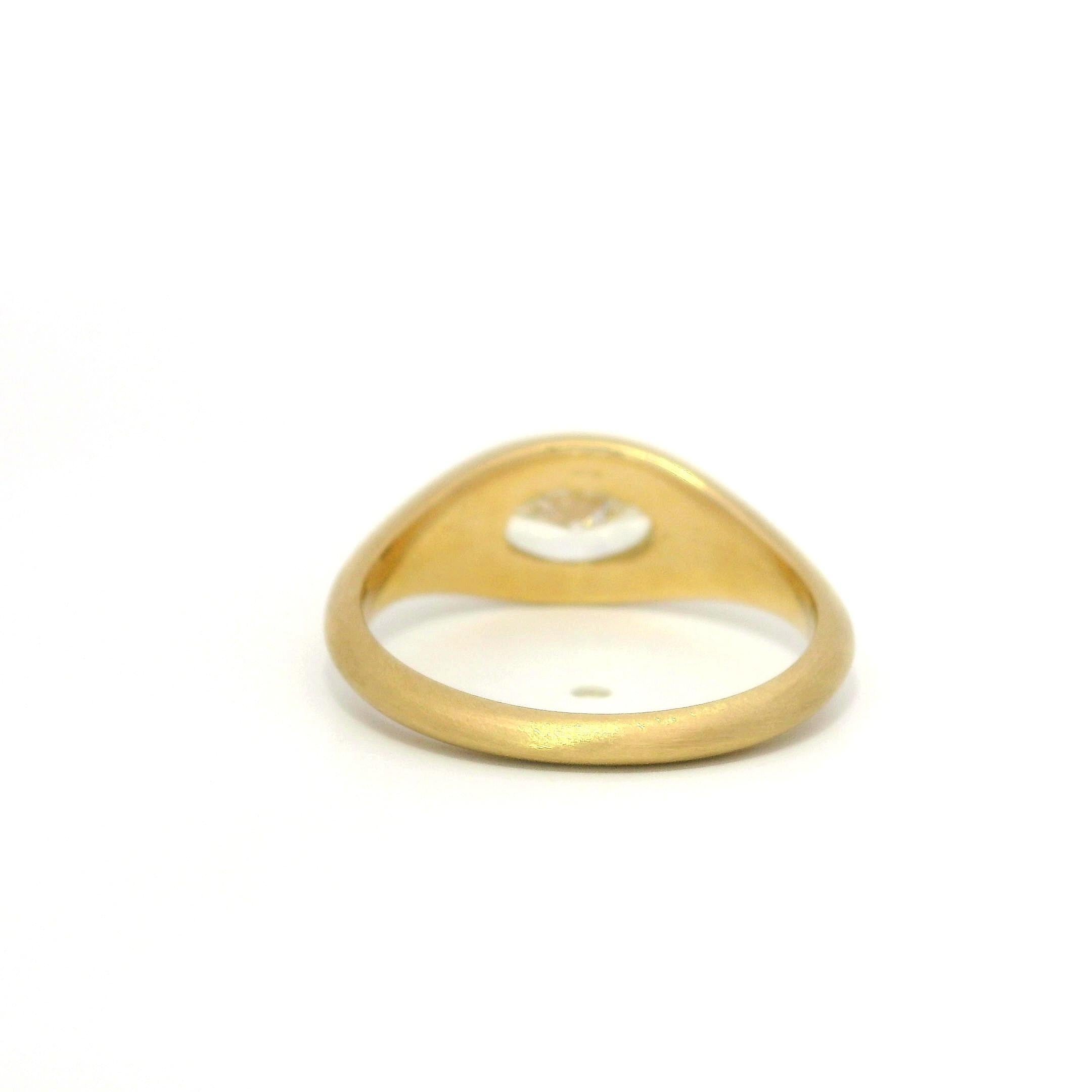 New 18k Gold GIA 1.01ct Oval Diamond Solitaire Brushed Low Profile Band Ring For Sale 4
