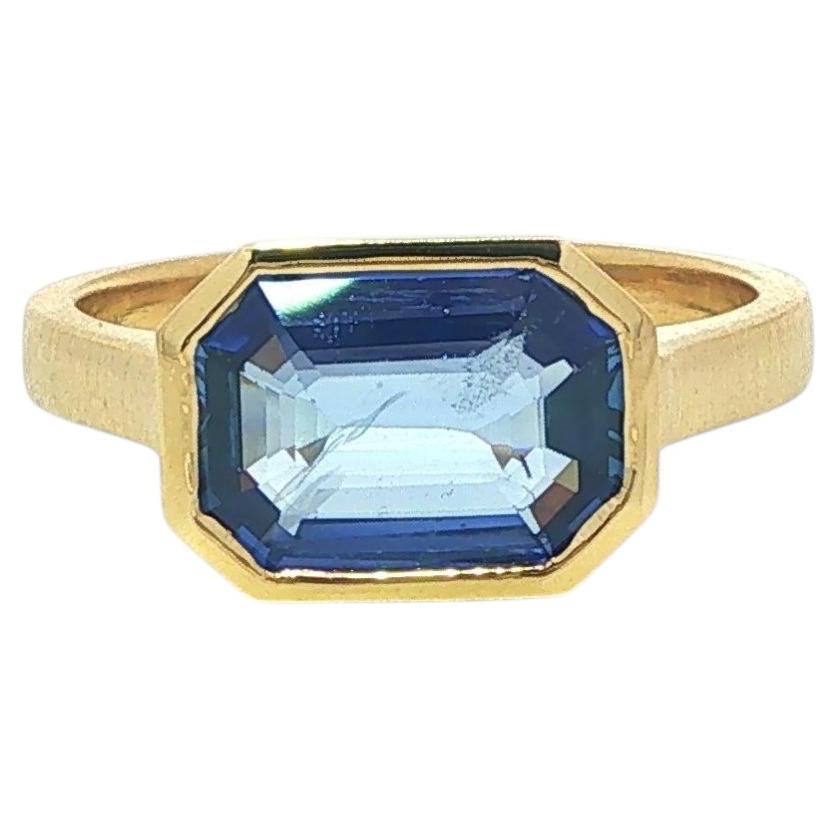 Neu 18k Gold GIA 2,6ct Ceylon keine Hitze Saphir gebürstet Ost-West-Lünette Band Ring